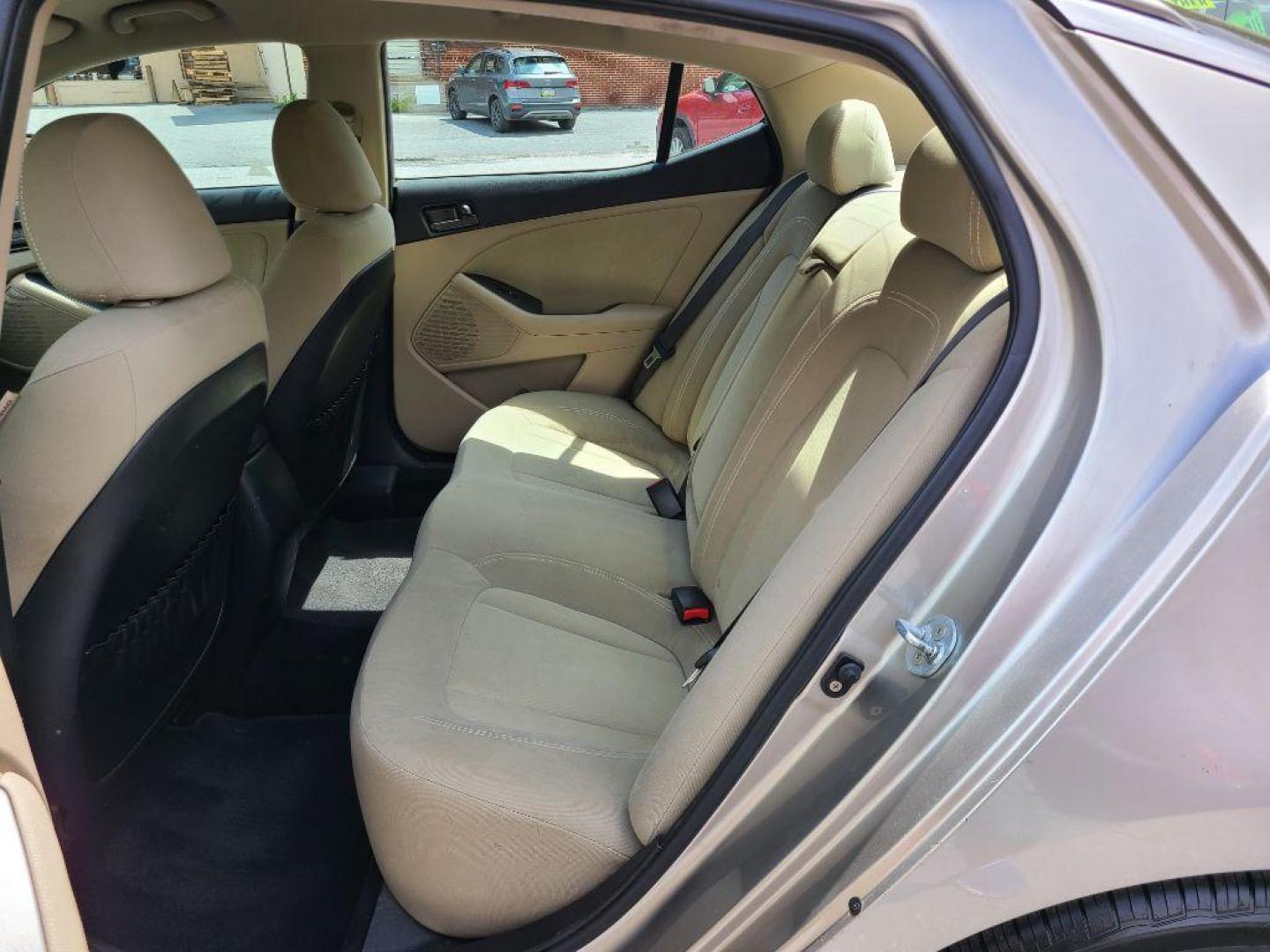 2011 SILVER KIA OPTIMA LX (KNAGM4A70B5) with an 2.4L engine, Automatic transmission, located at 117 North Cameron Street, Harrisburg, PA, 17101, (717) 963-8962, 40.266762, -76.875259 - WE FINANCE!!! Good Credit/ Bad Credit/ No Credit - ALL Trade-Ins Welcomed!!! ***Guaranteed Credit Approval*** APPLY ONLINE or CALL us TODAY ;) Internet Prices and Marketplace Prices are SPECIAL discounted ***CASH DEALS*** Retail Prices are higher. Please call us to discuss your cash and finan - Photo#12