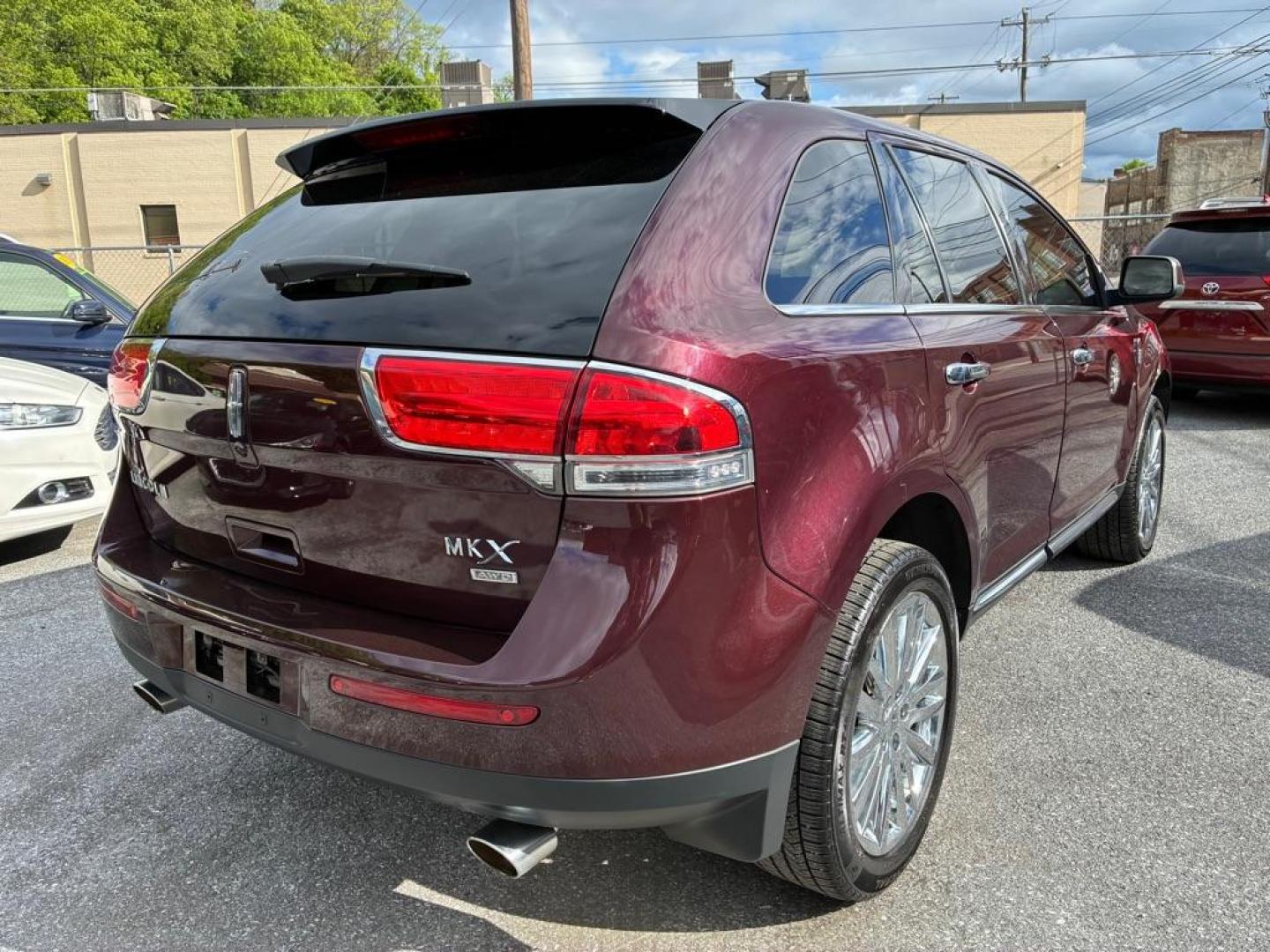 2011 BURGAN LINCOLN MKX (2LMDJ8JKXBB) with an 3.7L engine, Automatic transmission, located at 117 North Cameron Street, Harrisburg, PA, 17101, (717) 963-8962, 40.266762, -76.875259 - WE FINANCE!!! MOST vehicles are available for financing. Good Credit/ Challenged Credit/ No Credit - ALL Trade-Ins Welcomed!!! APPLY ONLINE or CALL us TODAY Please call us to discuss your cash and/or financing options. Thanks for checking our inventory! We're here to help. - Photo#4