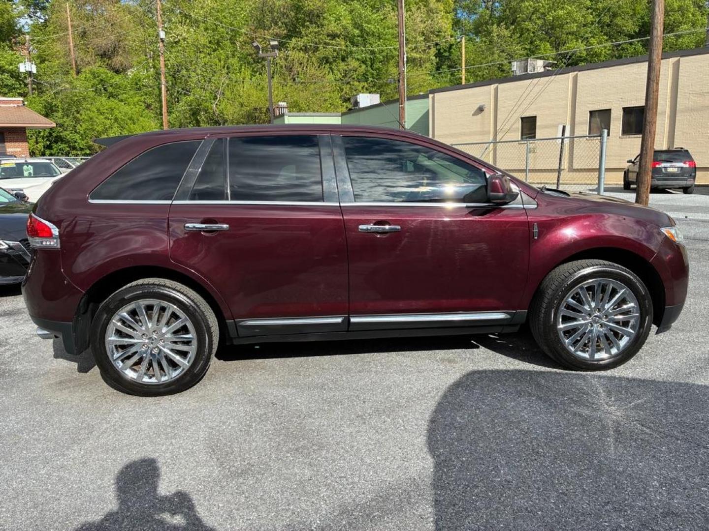 2011 BURGAN LINCOLN MKX (2LMDJ8JKXBB) with an 3.7L engine, Automatic transmission, located at 117 North Cameron Street, Harrisburg, PA, 17101, (717) 963-8962, 40.266762, -76.875259 - WE FINANCE!!! MOST vehicles are available for financing. Good Credit/ Challenged Credit/ No Credit - ALL Trade-Ins Welcomed!!! APPLY ONLINE or CALL us TODAY Please call us to discuss your cash and/or financing options. Thanks for checking our inventory! We're here to help. - Photo#5