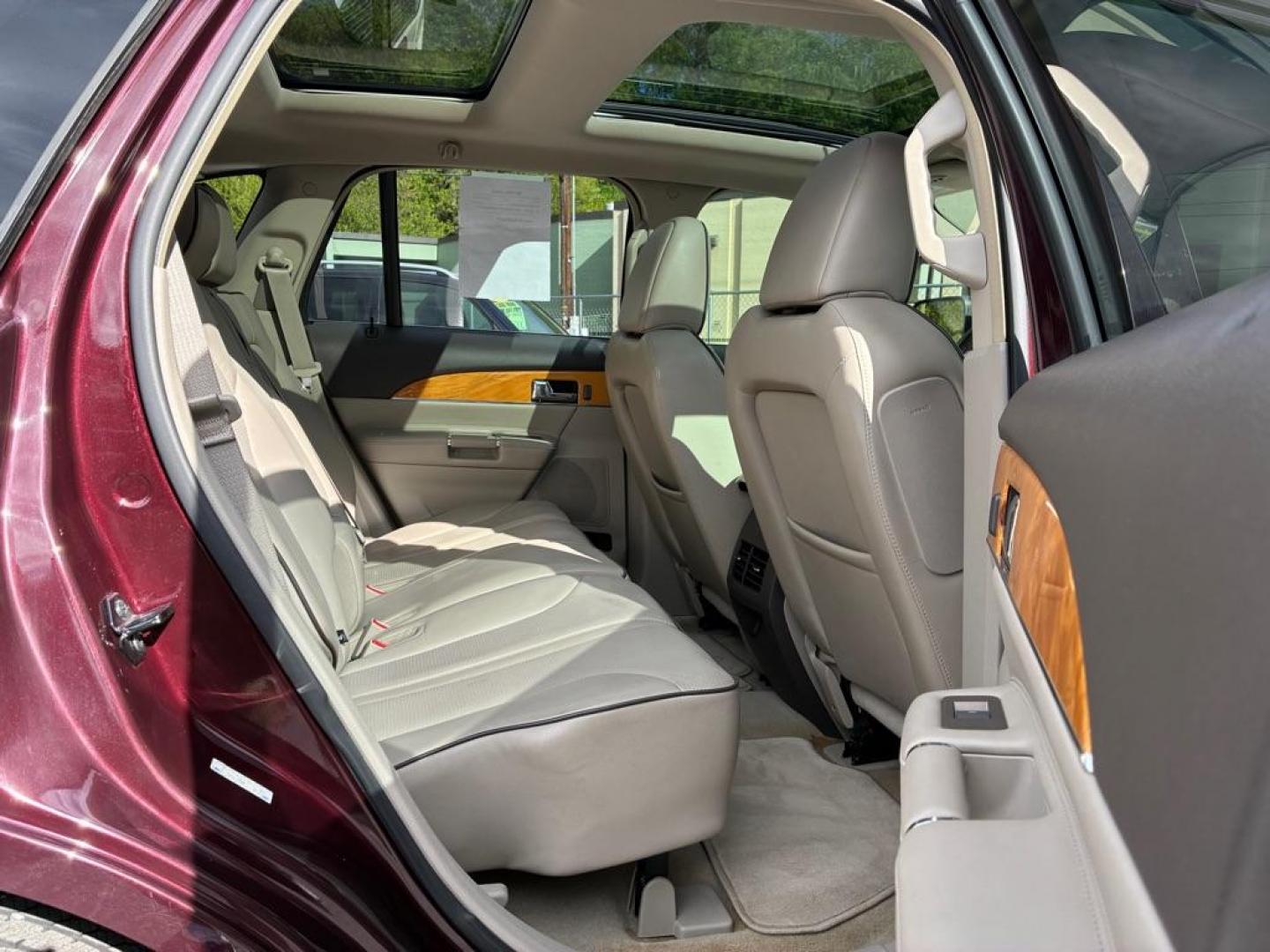 2011 BURGAN LINCOLN MKX (2LMDJ8JKXBB) with an 3.7L engine, Automatic transmission, located at 117 North Cameron Street, Harrisburg, PA, 17101, (717) 963-8962, 40.266762, -76.875259 - WE FINANCE!!! MOST vehicles are available for financing. Good Credit/ Challenged Credit/ No Credit - ALL Trade-Ins Welcomed!!! APPLY ONLINE or CALL us TODAY Please call us to discuss your cash and/or financing options. Thanks for checking our inventory! We're here to help. - Photo#9