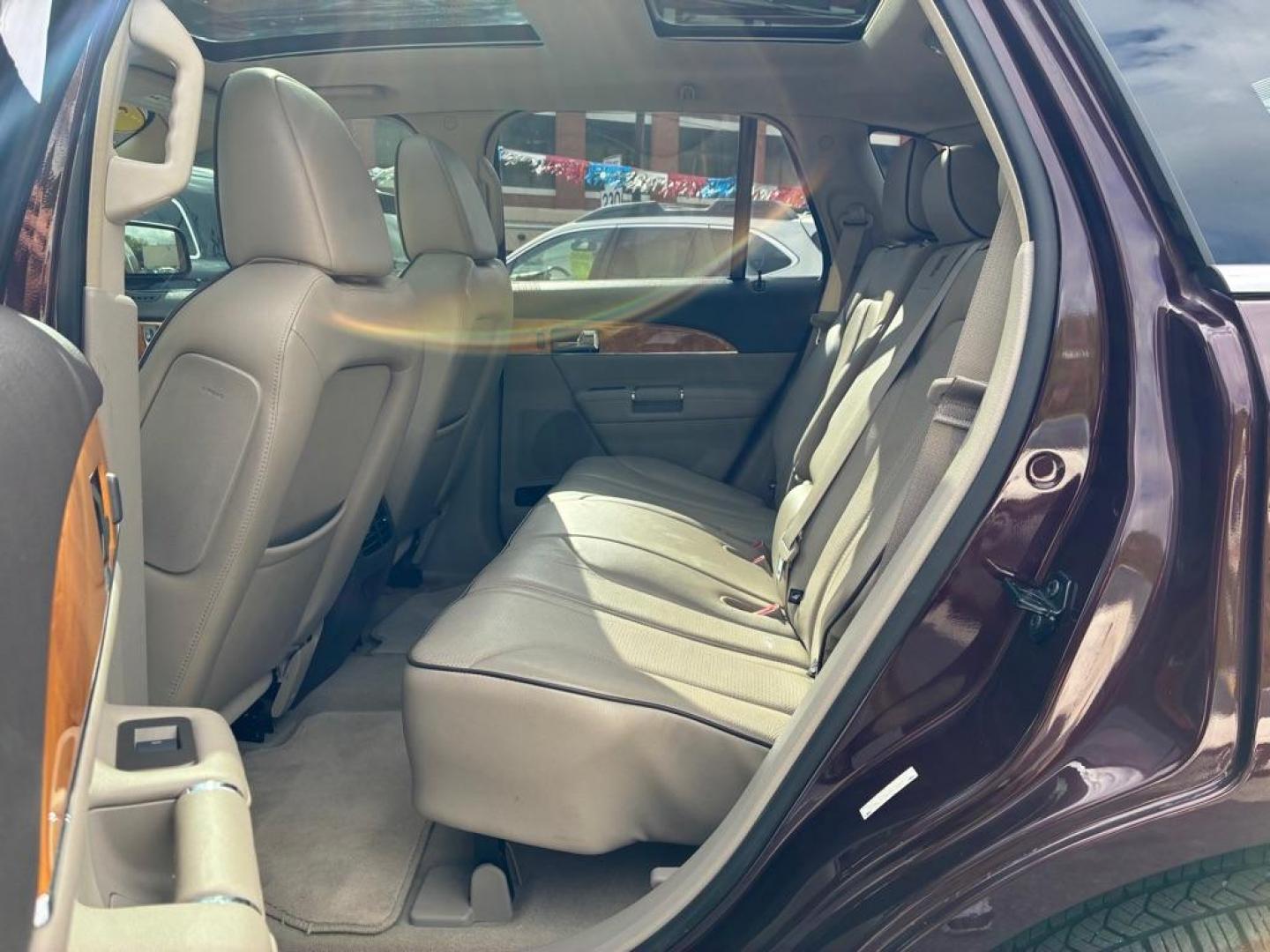 2011 BURGAN LINCOLN MKX (2LMDJ8JKXBB) with an 3.7L engine, Automatic transmission, located at 117 North Cameron Street, Harrisburg, PA, 17101, (717) 963-8962, 40.266762, -76.875259 - WE FINANCE!!! MOST vehicles are available for financing. Good Credit/ Challenged Credit/ No Credit - ALL Trade-Ins Welcomed!!! APPLY ONLINE or CALL us TODAY Please call us to discuss your cash and/or financing options. Thanks for checking our inventory! We're here to help. - Photo#11