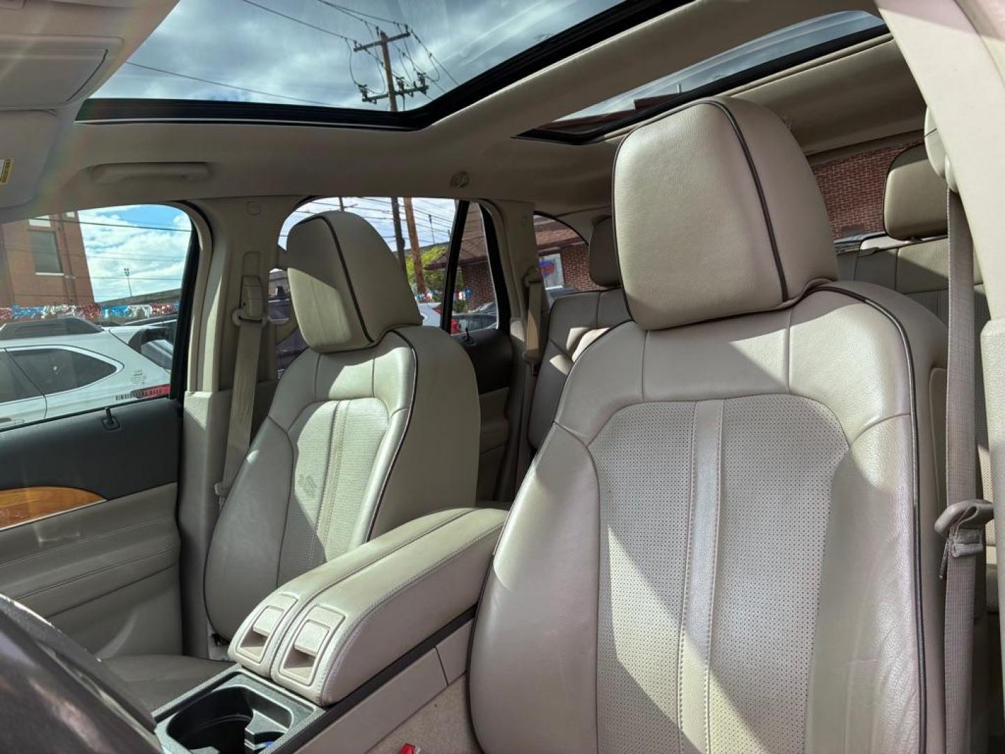 2011 BURGAN LINCOLN MKX (2LMDJ8JKXBB) with an 3.7L engine, Automatic transmission, located at 117 North Cameron Street, Harrisburg, PA, 17101, (717) 963-8962, 40.266762, -76.875259 - WE FINANCE!!! MOST vehicles are available for financing. Good Credit/ Challenged Credit/ No Credit - ALL Trade-Ins Welcomed!!! APPLY ONLINE or CALL us TODAY Please call us to discuss your cash and/or financing options. Thanks for checking our inventory! We're here to help. - Photo#14