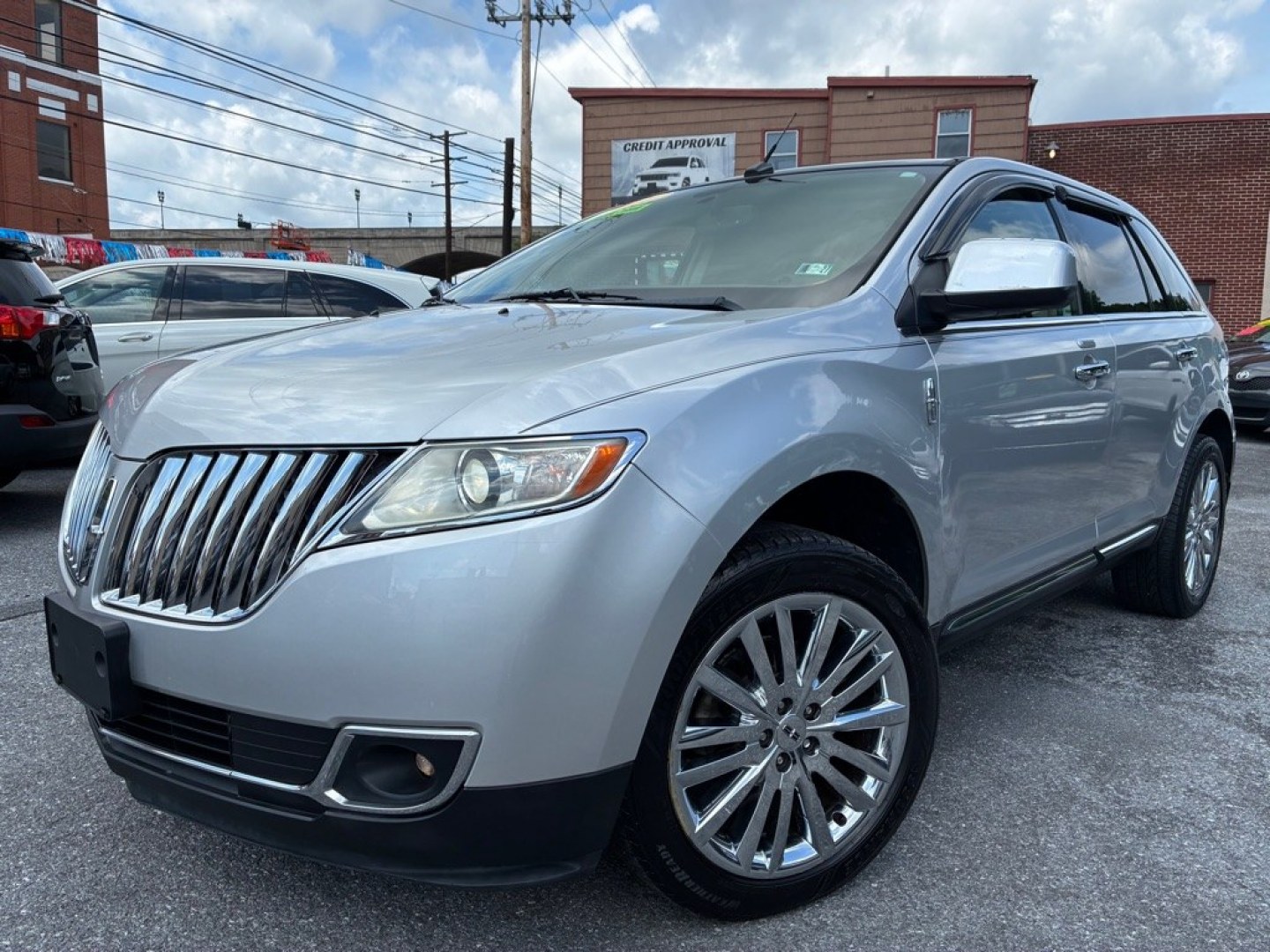 2011 SILVER LINCOLN MKX (2LMDJ8JK4BB) with an 3.7L engine, Automatic transmission, located at 117 North Cameron Street, Harrisburg, PA, 17101, (717) 963-8962, 40.266762, -76.875259 - WE FINANCE!!! MOST vehicles are available for financing. Good Credit/ Challenged Credit/ No Credit - ALL Trade-Ins Welcomed!!! APPLY ONLINE or CALL us TODAY Please call us to discuss your cash and/or financing options. Thanks for checking our inventory! We're here to help.- Photo#0