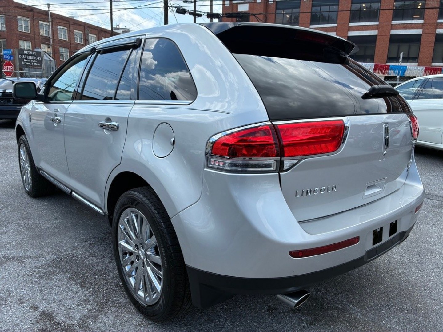 2011 SILVER LINCOLN MKX (2LMDJ8JK4BB) with an 3.7L engine, Automatic transmission, located at 117 North Cameron Street, Harrisburg, PA, 17101, (717) 963-8962, 40.266762, -76.875259 - WE FINANCE!!! MOST vehicles are available for financing. Good Credit/ Challenged Credit/ No Credit - ALL Trade-Ins Welcomed!!! APPLY ONLINE or CALL us TODAY Please call us to discuss your cash and/or financing options. Thanks for checking our inventory! We're here to help.- Photo#2