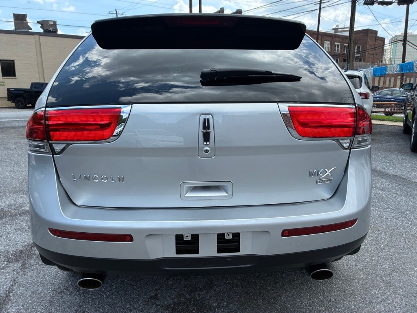 2011 SILVER LINCOLN MKX (2LMDJ8JK4BB) with an 3.7L engine, Automatic transmission, located at 117 North Cameron Street, Harrisburg, PA, 17101, (717) 963-8962, 40.266762, -76.875259 - WE FINANCE!!! MOST vehicles are available for financing. Good Credit/ Challenged Credit/ No Credit - ALL Trade-Ins Welcomed!!! APPLY ONLINE or CALL us TODAY Please call us to discuss your cash and/or financing options. Thanks for checking our inventory! We're here to help.- Photo#3