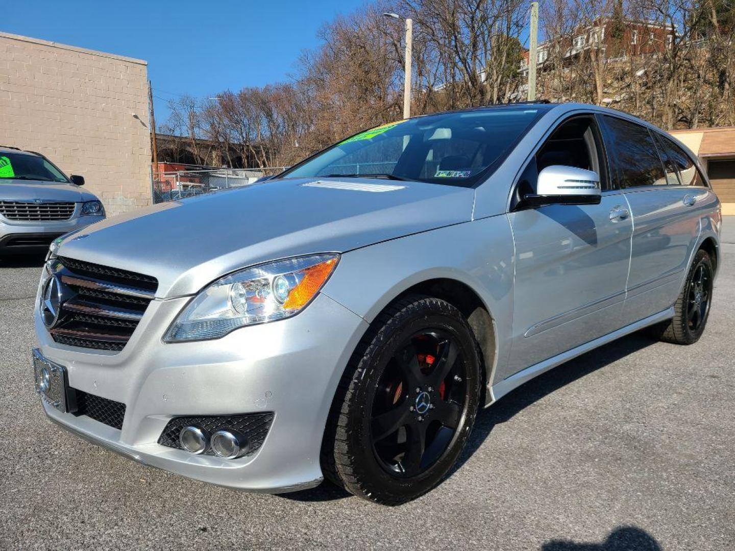 2011 SILVER MERCEDES-BENZ R-CLASS R350 4MATIC (4JGCB6FEXBA) with an 3.5L engine, Automatic transmission, located at 117 North Cameron Street, Harrisburg, PA, 17101, (717) 963-8962, 40.266762, -76.875259 - WE FINANCE!!! Good Credit/ Bad Credit/ No Credit - ALL Trade-Ins Welcomed!!! ***Guaranteed Credit Approval*** APPLY ONLINE or CALL us TODAY ;) Internet Prices and Marketplace Prices are SPECIAL discounted ***CASH DEALS*** Retail Prices are higher. Please call us to discuss your cash and finan - Photo#0