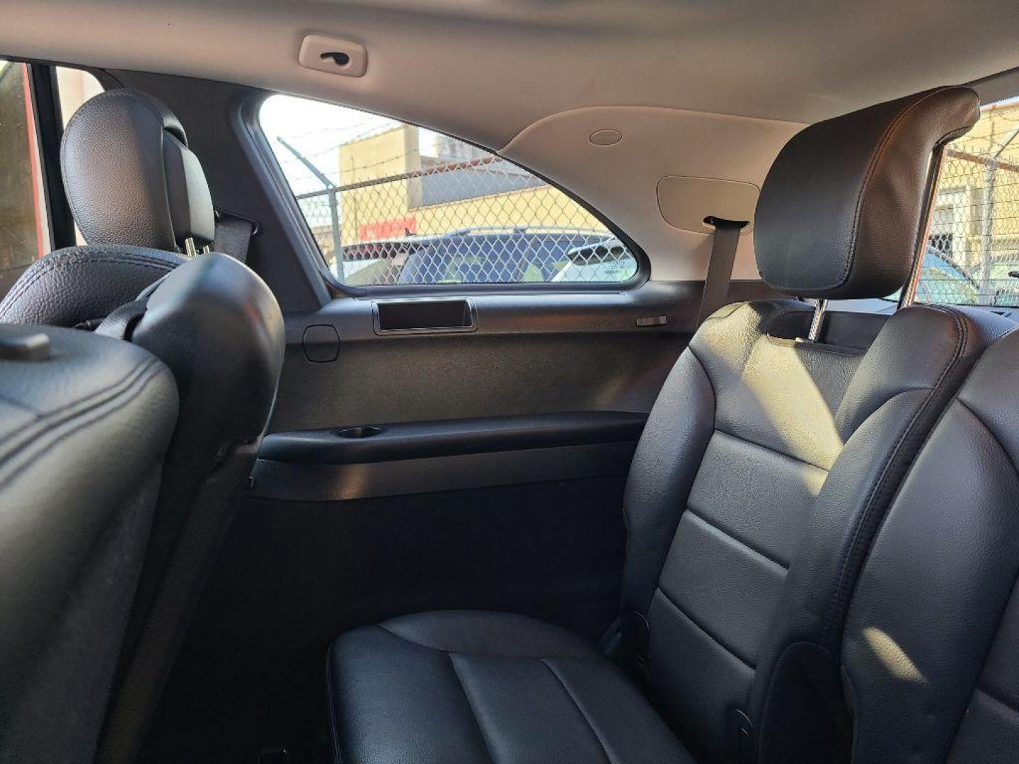 2011 SILVER MERCEDES-BENZ R-CLASS R350 4MATIC (4JGCB6FEXBA) with an 3.5L engine, Automatic transmission, located at 117 North Cameron Street, Harrisburg, PA, 17101, (717) 963-8962, 40.266762, -76.875259 - WE FINANCE!!! Good Credit/ Bad Credit/ No Credit - ALL Trade-Ins Welcomed!!! ***Guaranteed Credit Approval*** APPLY ONLINE or CALL us TODAY ;) Internet Prices and Marketplace Prices are SPECIAL discounted ***CASH DEALS*** Retail Prices are higher. Please call us to discuss your cash and finan - Photo#11