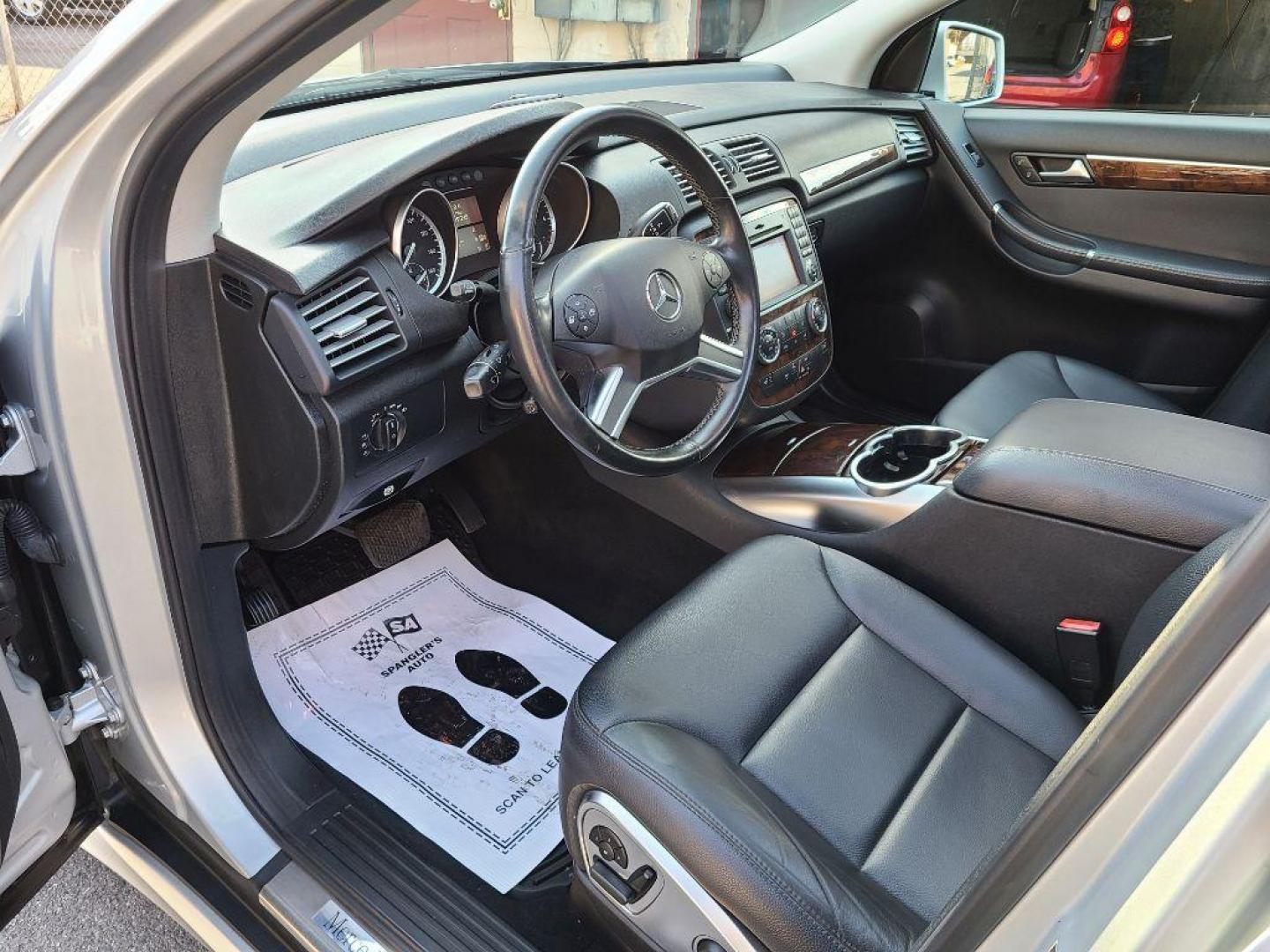 2011 SILVER MERCEDES-BENZ R-CLASS R350 4MATIC (4JGCB6FEXBA) with an 3.5L engine, Automatic transmission, located at 117 North Cameron Street, Harrisburg, PA, 17101, (717) 963-8962, 40.266762, -76.875259 - WE FINANCE!!! Good Credit/ Bad Credit/ No Credit - ALL Trade-Ins Welcomed!!! ***Guaranteed Credit Approval*** APPLY ONLINE or CALL us TODAY ;) Internet Prices and Marketplace Prices are SPECIAL discounted ***CASH DEALS*** Retail Prices are higher. Please call us to discuss your cash and finan - Photo#13