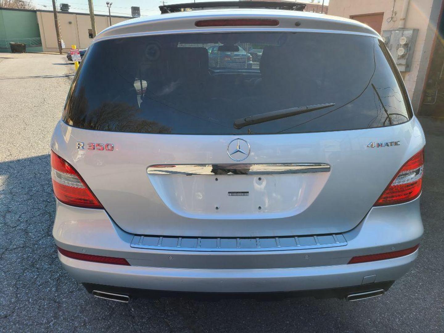 2011 SILVER MERCEDES-BENZ R-CLASS R350 4MATIC (4JGCB6FEXBA) with an 3.5L engine, Automatic transmission, located at 117 North Cameron Street, Harrisburg, PA, 17101, (717) 963-8962, 40.266762, -76.875259 - WE FINANCE!!! Good Credit/ Bad Credit/ No Credit - ALL Trade-Ins Welcomed!!! ***Guaranteed Credit Approval*** APPLY ONLINE or CALL us TODAY ;) Internet Prices and Marketplace Prices are SPECIAL discounted ***CASH DEALS*** Retail Prices are higher. Please call us to discuss your cash and finan - Photo#1