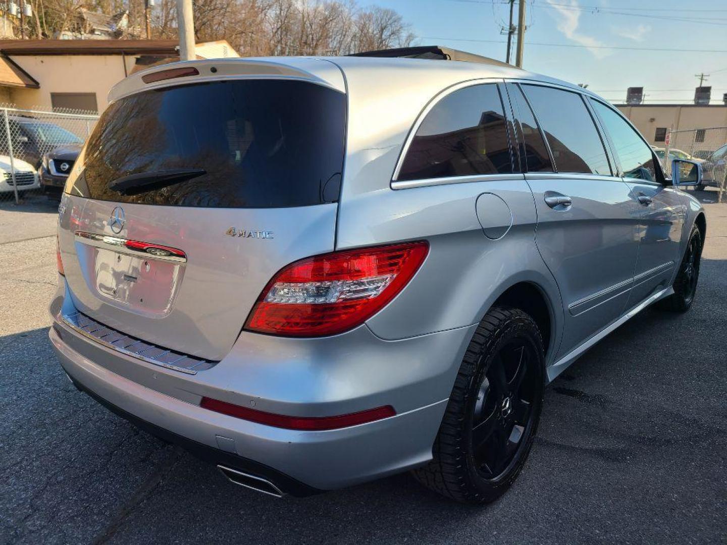 2011 SILVER MERCEDES-BENZ R-CLASS R350 4MATIC (4JGCB6FEXBA) with an 3.5L engine, Automatic transmission, located at 117 North Cameron Street, Harrisburg, PA, 17101, (717) 963-8962, 40.266762, -76.875259 - WE FINANCE!!! Good Credit/ Bad Credit/ No Credit - ALL Trade-Ins Welcomed!!! ***Guaranteed Credit Approval*** APPLY ONLINE or CALL us TODAY ;) Internet Prices and Marketplace Prices are SPECIAL discounted ***CASH DEALS*** Retail Prices are higher. Please call us to discuss your cash and finan - Photo#2