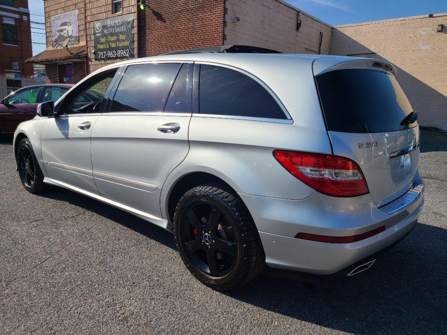 2011 SILVER MERCEDES-BENZ R-CLASS R350 4MATIC (4JGCB6FEXBA) with an 3.5L engine, Automatic transmission, located at 117 North Cameron Street, Harrisburg, PA, 17101, (717) 963-8962, 40.266762, -76.875259 - WE FINANCE!!! Good Credit/ Bad Credit/ No Credit - ALL Trade-Ins Welcomed!!! ***Guaranteed Credit Approval*** APPLY ONLINE or CALL us TODAY ;) Internet Prices and Marketplace Prices are SPECIAL discounted ***CASH DEALS*** Retail Prices are higher. Please call us to discuss your cash and finan - Photo#3