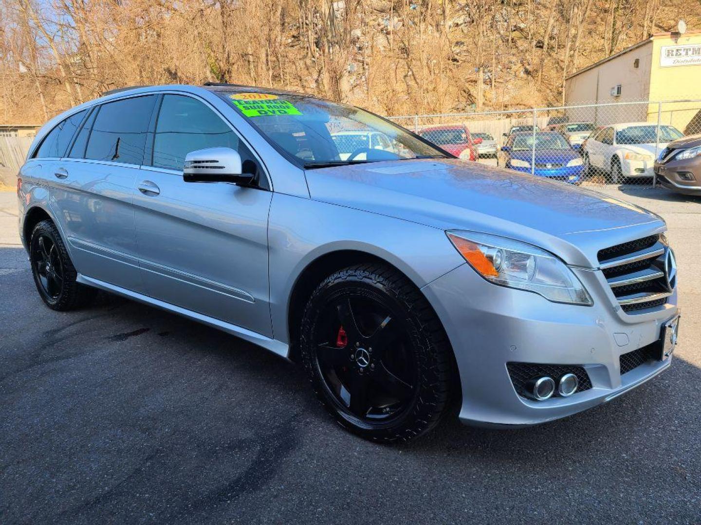 2011 SILVER MERCEDES-BENZ R-CLASS R350 4MATIC (4JGCB6FEXBA) with an 3.5L engine, Automatic transmission, located at 117 North Cameron Street, Harrisburg, PA, 17101, (717) 963-8962, 40.266762, -76.875259 - WE FINANCE!!! Good Credit/ Bad Credit/ No Credit - ALL Trade-Ins Welcomed!!! ***Guaranteed Credit Approval*** APPLY ONLINE or CALL us TODAY ;) Internet Prices and Marketplace Prices are SPECIAL discounted ***CASH DEALS*** Retail Prices are higher. Please call us to discuss your cash and finan - Photo#7