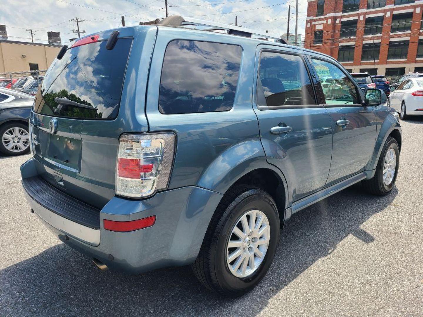 2011 BLUE MERCURY MARINER PREMIER (4M2CN9H73BK) with an 2.5L engine, Automatic transmission, located at 117 North Cameron Street, Harrisburg, PA, 17101, (717) 963-8962, 40.266762, -76.875259 - WE FINANCE!!! Good Credit/ Bad Credit/ No Credit - ALL Trade-Ins Welcomed!!! ***Guaranteed Credit Approval*** APPLY ONLINE or CALL us TODAY ;) Internet Prices and Marketplace Prices are SPECIAL discounted ***CASH DEALS*** Retail Prices are higher. Please call us to discuss your cash and finan - Photo#5