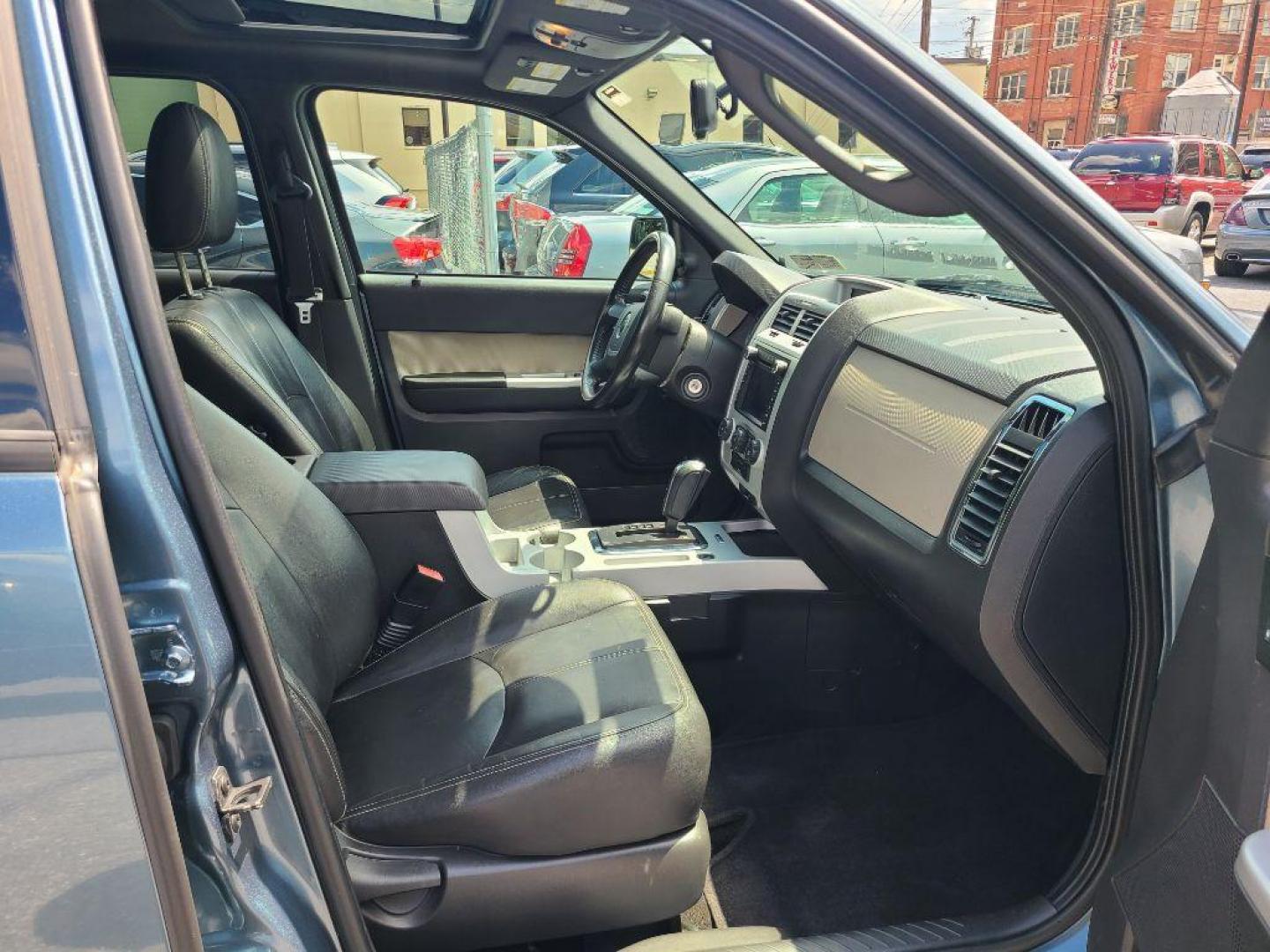 2011 BLUE MERCURY MARINER PREMIER (4M2CN9H73BK) with an 2.5L engine, Automatic transmission, located at 117 North Cameron Street, Harrisburg, PA, 17101, (717) 963-8962, 40.266762, -76.875259 - WE FINANCE!!! Good Credit/ Bad Credit/ No Credit - ALL Trade-Ins Welcomed!!! ***Guaranteed Credit Approval*** APPLY ONLINE or CALL us TODAY ;) Internet Prices and Marketplace Prices are SPECIAL discounted ***CASH DEALS*** Retail Prices are higher. Please call us to discuss your cash and finan - Photo#8