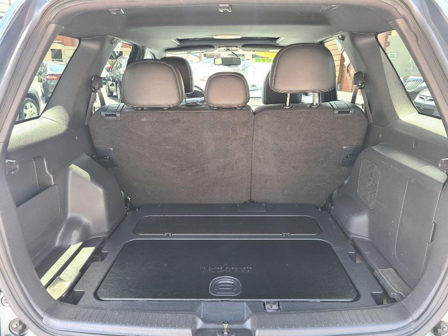 2011 BLUE MERCURY MARINER PREMIER (4M2CN9H73BK) with an 2.5L engine, Automatic transmission, located at 117 North Cameron Street, Harrisburg, PA, 17101, (717) 963-8962, 40.266762, -76.875259 - WE FINANCE!!! Good Credit/ Bad Credit/ No Credit - ALL Trade-Ins Welcomed!!! ***Guaranteed Credit Approval*** APPLY ONLINE or CALL us TODAY ;) Internet Prices and Marketplace Prices are SPECIAL discounted ***CASH DEALS*** Retail Prices are higher. Please call us to discuss your cash and finan - Photo#11