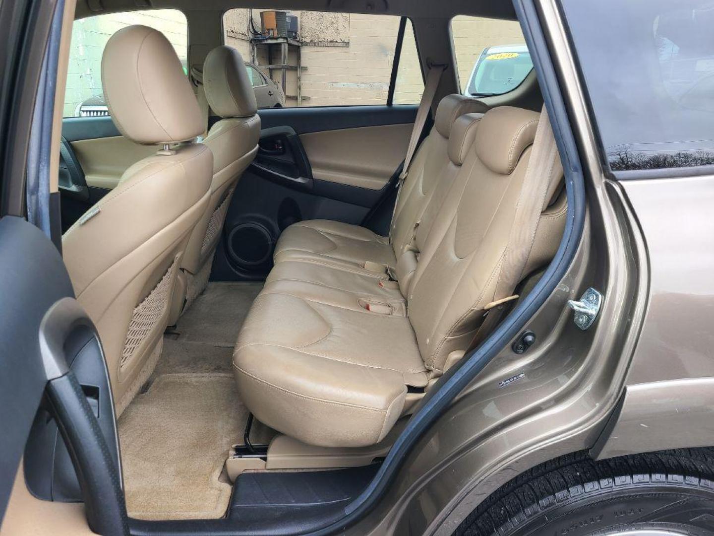 2011 SILVER TOYOTA RAV4 LIMITED (2T3DF4DV1BW) with an 2.5L engine, Automatic transmission, located at 7981 Paxton Street, Harrisburg, PA, 17111, (717) 561-2926, 40.261490, -76.749229 - WE FINANCE!!! Good Credit/ Bad Credit/ No Credit - ALL Trade-Ins Welcomed!!! ***Guaranteed Credit Approval*** APPLY ONLINE or CALL us TODAY ;) Internet Prices and Marketplace Prices are SPECIAL discounted ***CASH DEALS*** Retail Prices are higher. Please call us to discuss your cash and finan - Photo#10