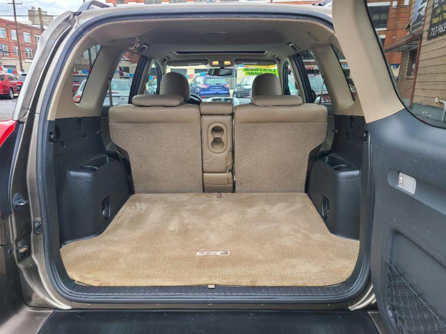 2011 SILVER TOYOTA RAV4 LIMITED (2T3DF4DV1BW) with an 2.5L engine, Automatic transmission, located at 7981 Paxton Street, Harrisburg, PA, 17111, (717) 561-2926, 40.261490, -76.749229 - WE FINANCE!!! Good Credit/ Bad Credit/ No Credit - ALL Trade-Ins Welcomed!!! ***Guaranteed Credit Approval*** APPLY ONLINE or CALL us TODAY ;) Internet Prices and Marketplace Prices are SPECIAL discounted ***CASH DEALS*** Retail Prices are higher. Please call us to discuss your cash and finan - Photo#12
