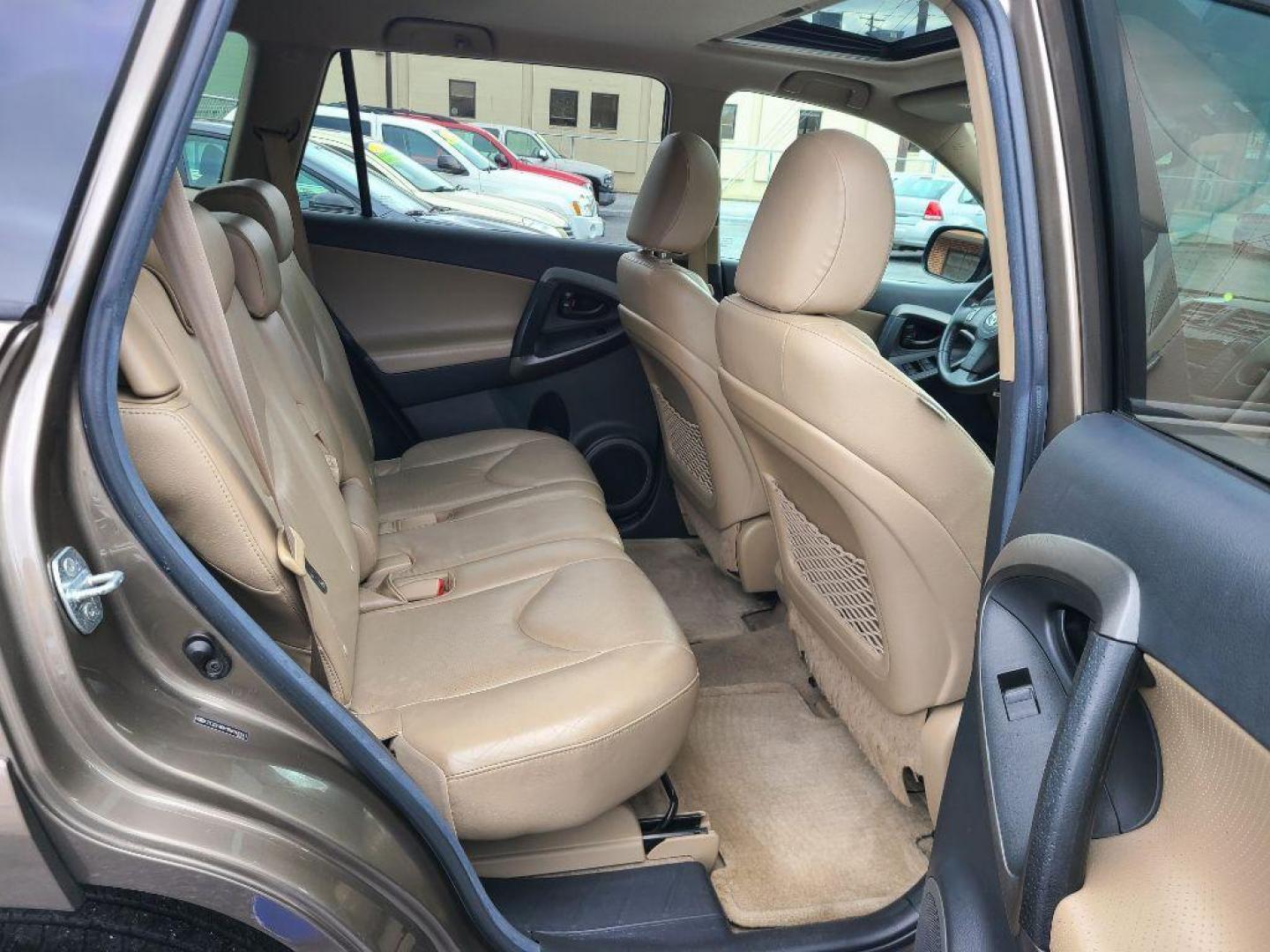 2011 SILVER TOYOTA RAV4 LIMITED (2T3DF4DV1BW) with an 2.5L engine, Automatic transmission, located at 7981 Paxton Street, Harrisburg, PA, 17111, (717) 561-2926, 40.261490, -76.749229 - WE FINANCE!!! Good Credit/ Bad Credit/ No Credit - ALL Trade-Ins Welcomed!!! ***Guaranteed Credit Approval*** APPLY ONLINE or CALL us TODAY ;) Internet Prices and Marketplace Prices are SPECIAL discounted ***CASH DEALS*** Retail Prices are higher. Please call us to discuss your cash and finan - Photo#14