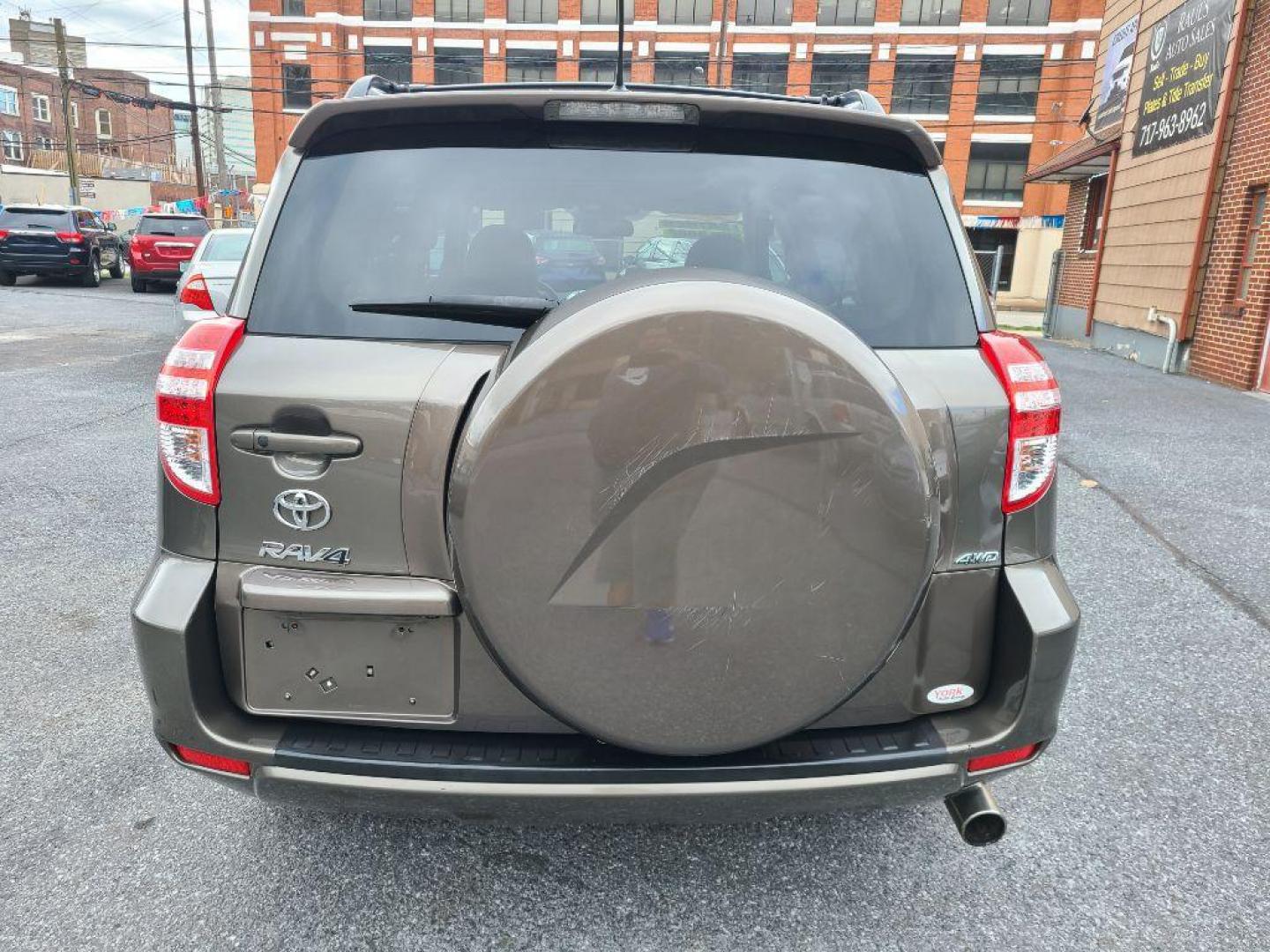 2011 SILVER TOYOTA RAV4 LIMITED (2T3DF4DV1BW) with an 2.5L engine, Automatic transmission, located at 7981 Paxton Street, Harrisburg, PA, 17111, (717) 561-2926, 40.261490, -76.749229 - WE FINANCE!!! Good Credit/ Bad Credit/ No Credit - ALL Trade-Ins Welcomed!!! ***Guaranteed Credit Approval*** APPLY ONLINE or CALL us TODAY ;) Internet Prices and Marketplace Prices are SPECIAL discounted ***CASH DEALS*** Retail Prices are higher. Please call us to discuss your cash and finan - Photo#3