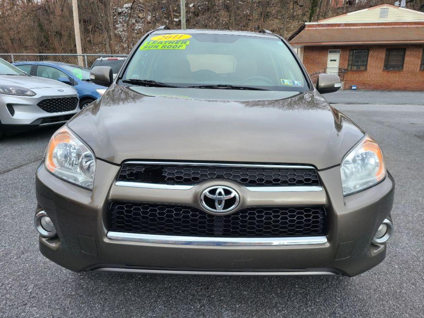 2011 SILVER TOYOTA RAV4 LIMITED (2T3DF4DV1BW) with an 2.5L engine, Automatic transmission, located at 7981 Paxton Street, Harrisburg, PA, 17111, (717) 561-2926, 40.261490, -76.749229 - WE FINANCE!!! Good Credit/ Bad Credit/ No Credit - ALL Trade-Ins Welcomed!!! ***Guaranteed Credit Approval*** APPLY ONLINE or CALL us TODAY ;) Internet Prices and Marketplace Prices are SPECIAL discounted ***CASH DEALS*** Retail Prices are higher. Please call us to discuss your cash and finan - Photo#5