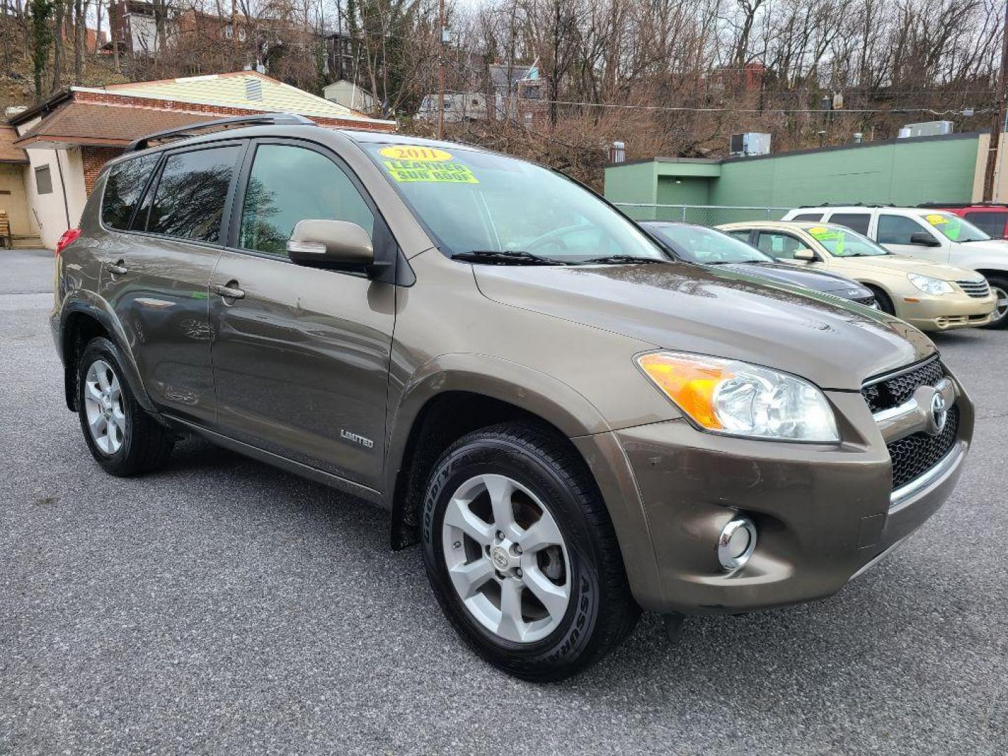 2011 SILVER TOYOTA RAV4 LIMITED (2T3DF4DV1BW) with an 2.5L engine, Automatic transmission, located at 7981 Paxton Street, Harrisburg, PA, 17111, (717) 561-2926, 40.261490, -76.749229 - WE FINANCE!!! Good Credit/ Bad Credit/ No Credit - ALL Trade-Ins Welcomed!!! ***Guaranteed Credit Approval*** APPLY ONLINE or CALL us TODAY ;) Internet Prices and Marketplace Prices are SPECIAL discounted ***CASH DEALS*** Retail Prices are higher. Please call us to discuss your cash and finan - Photo#6