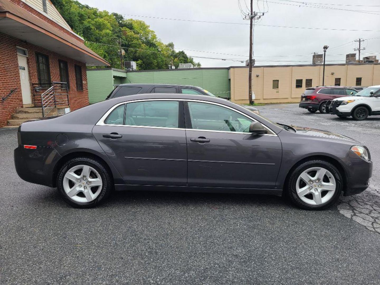 2012 GRAY CHEVROLET MALIBU LS (1G1ZA5EU1CF) with an 2.4L engine, Automatic transmission, located at 117 North Cameron Street, Harrisburg, PA, 17101, (717) 963-8962, 40.266762, -76.875259 - WE FINANCE!!! Good Credit/ Bad Credit/ No Credit - ALL Trade-Ins Welcomed!!! ***Guaranteed Credit Approval*** APPLY ONLINE or CALL us TODAY ;) Internet Prices and Marketplace Prices are SPECIAL discounted ***CASH DEALS*** Retail Prices are higher. Please call us to discuss your cash and finan - Photo#9