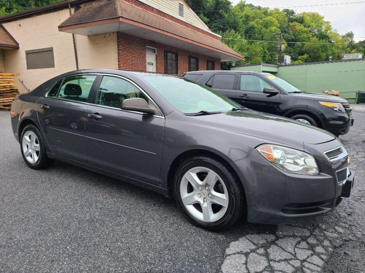 2012 GRAY CHEVROLET MALIBU LS (1G1ZA5EU1CF) with an 2.4L engine, Automatic transmission, located at 117 North Cameron Street, Harrisburg, PA, 17101, (717) 963-8962, 40.266762, -76.875259 - WE FINANCE!!! Good Credit/ Bad Credit/ No Credit - ALL Trade-Ins Welcomed!!! ***Guaranteed Credit Approval*** APPLY ONLINE or CALL us TODAY ;) Internet Prices and Marketplace Prices are SPECIAL discounted ***CASH DEALS*** Retail Prices are higher. Please call us to discuss your cash and finan - Photo#18