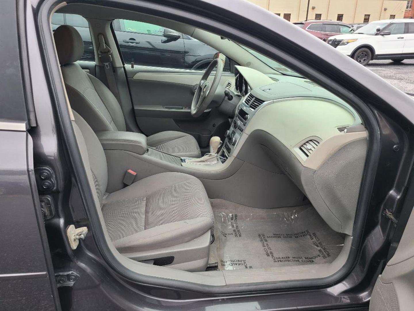 2012 GRAY CHEVROLET MALIBU LS (1G1ZA5EU1CF) with an 2.4L engine, Automatic transmission, located at 117 North Cameron Street, Harrisburg, PA, 17101, (717) 963-8962, 40.266762, -76.875259 - WE FINANCE!!! Good Credit/ Bad Credit/ No Credit - ALL Trade-Ins Welcomed!!! ***Guaranteed Credit Approval*** APPLY ONLINE or CALL us TODAY ;) Internet Prices and Marketplace Prices are SPECIAL discounted ***CASH DEALS*** Retail Prices are higher. Please call us to discuss your cash and finan - Photo#24