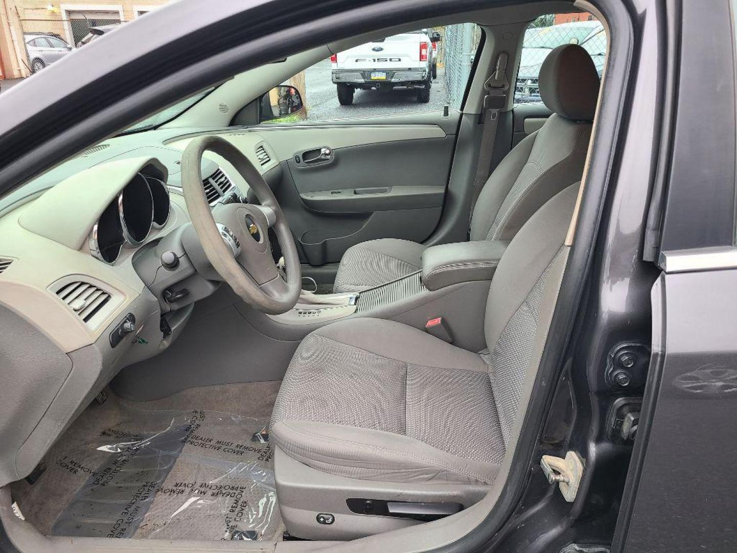 2012 GRAY CHEVROLET MALIBU LS (1G1ZA5EU1CF) with an 2.4L engine, Automatic transmission, located at 117 North Cameron Street, Harrisburg, PA, 17101, (717) 963-8962, 40.266762, -76.875259 - WE FINANCE!!! Good Credit/ Bad Credit/ No Credit - ALL Trade-Ins Welcomed!!! ***Guaranteed Credit Approval*** APPLY ONLINE or CALL us TODAY ;) Internet Prices and Marketplace Prices are SPECIAL discounted ***CASH DEALS*** Retail Prices are higher. Please call us to discuss your cash and finan - Photo#30