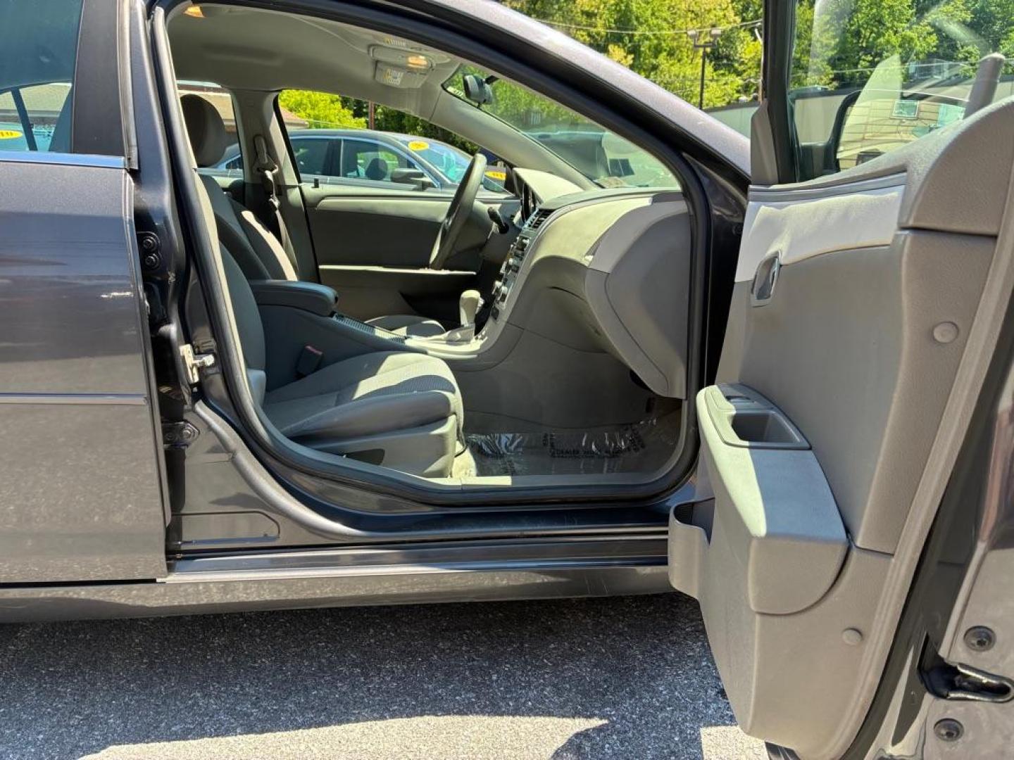 2012 GRAY CHEVROLET MALIBU LS (1G1ZA5EU9CF) with an 2.4L engine, Automatic transmission, located at 117 North Cameron Street, Harrisburg, PA, 17101, (717) 963-8962, 40.266762, -76.875259 - WE FINANCE!!! MOST vehicles are available for financing. Good Credit/ Challenged Credit/ No Credit - ALL Trade-Ins Welcomed!!! APPLY ONLINE or CALL us TODAY Please call us to discuss your cash and/or financing options. Thanks for checking our inventory! We're here to help. - Photo#8