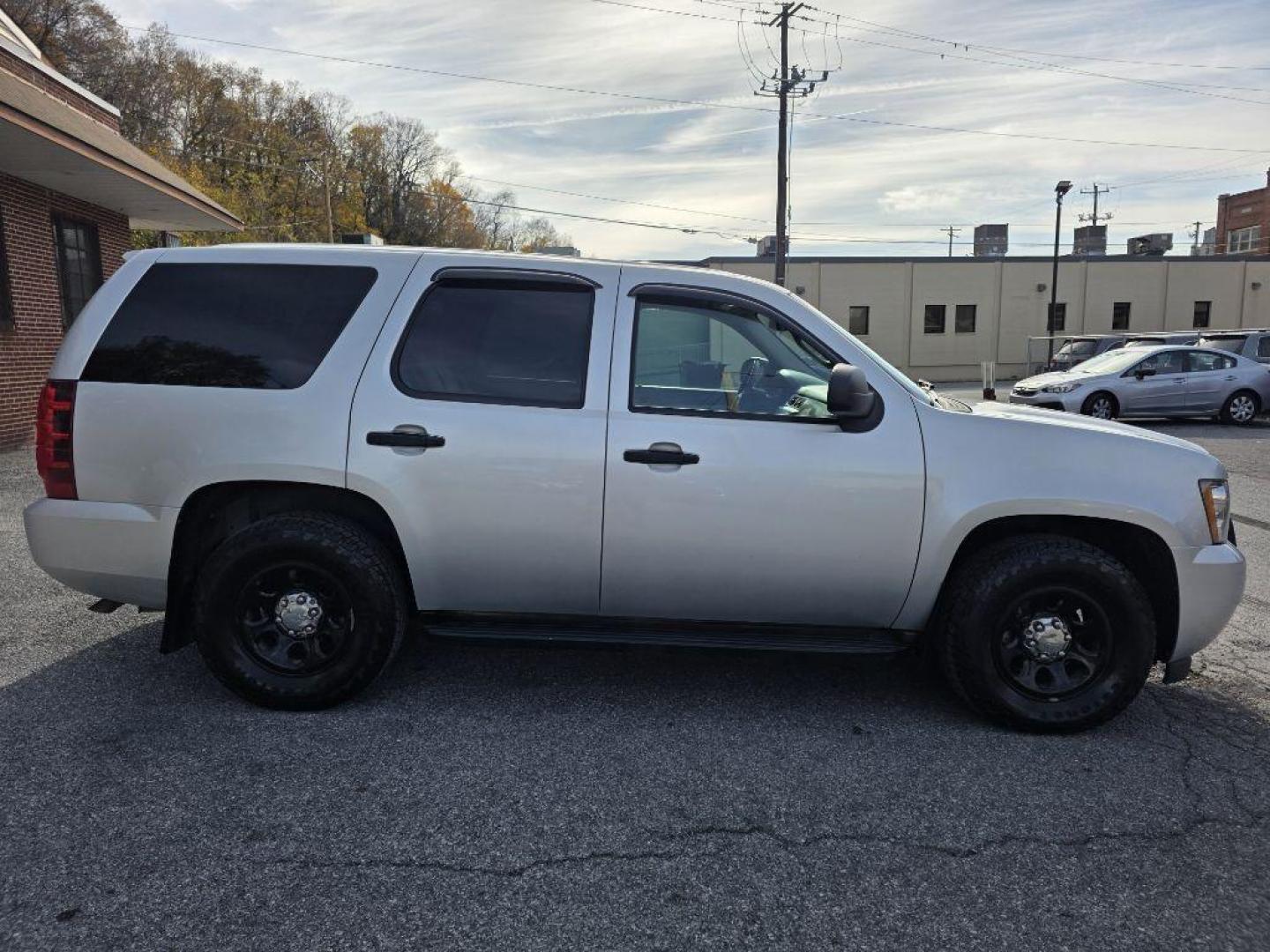 2012 SILVER CHEVROLET TAHOE POLICE (1GNLC2E01CR) with an 5.3L engine, Automatic transmission, located at 117 North Cameron Street, Harrisburg, PA, 17101, (717) 963-8962, 40.266762, -76.875259 - WE FINANCE!!! Good Credit/ Bad Credit/ No Credit - ALL Trade-Ins Welcomed!!! ***Guaranteed Credit Approval*** APPLY ONLINE or CALL us TODAY ;) Please call us to discuss your cash and financing options. - Photo#4