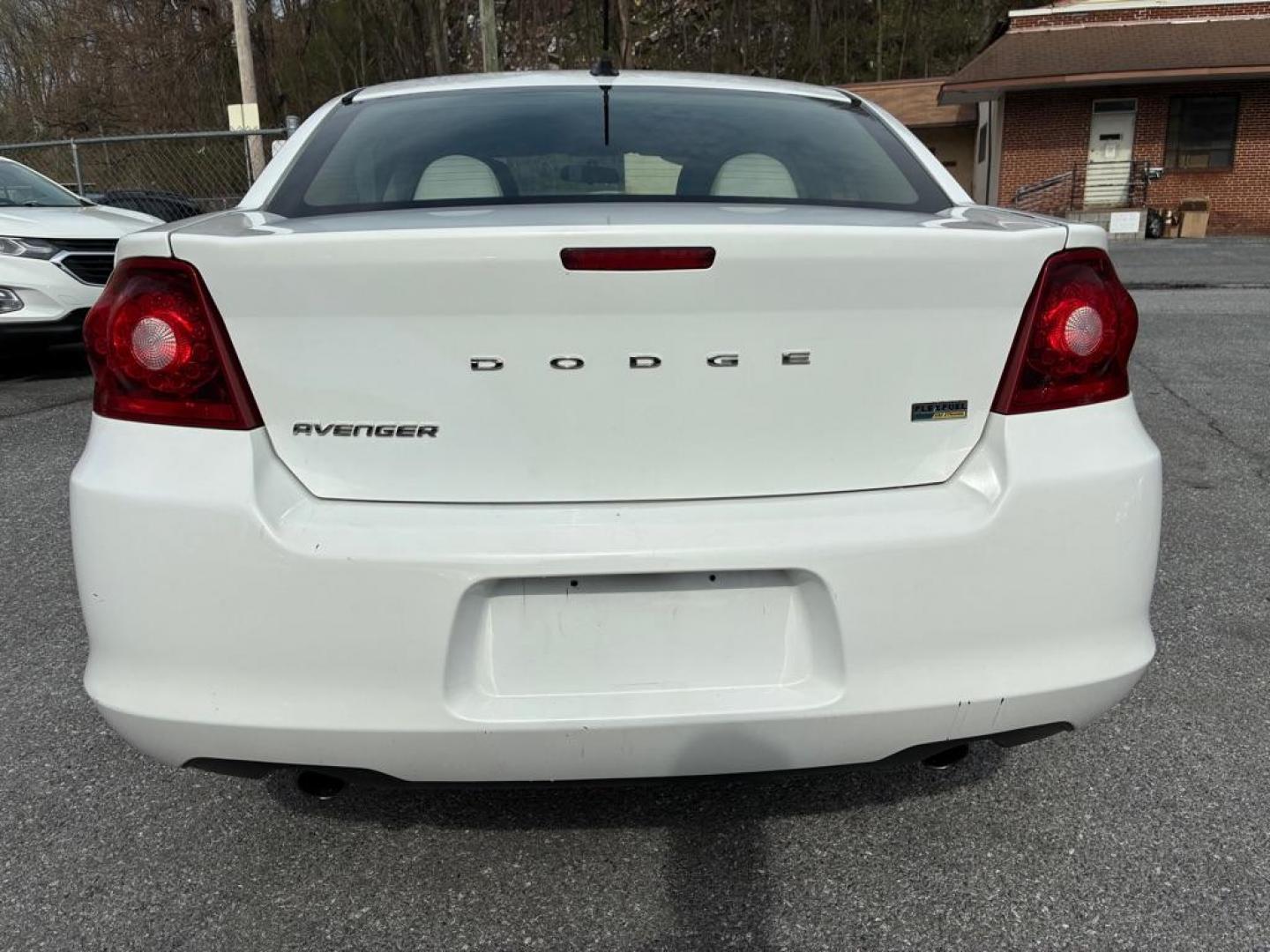 2012 WHITE DODGE AVENGER SE (1C3CDZAG7CN) with an 3.6L engine, Automatic transmission, located at 117 North Cameron Street, Harrisburg, PA, 17101, (717) 963-8962, 40.266762, -76.875259 - WE FINANCE!!! Good Credit/ Challenged Credit/ No Credit - ALL Trade-Ins Welcomed!!! APPLY ONLINE or CALL us TODAY ;) Please call us to discuss your cash and/or financing options. - Photo#3