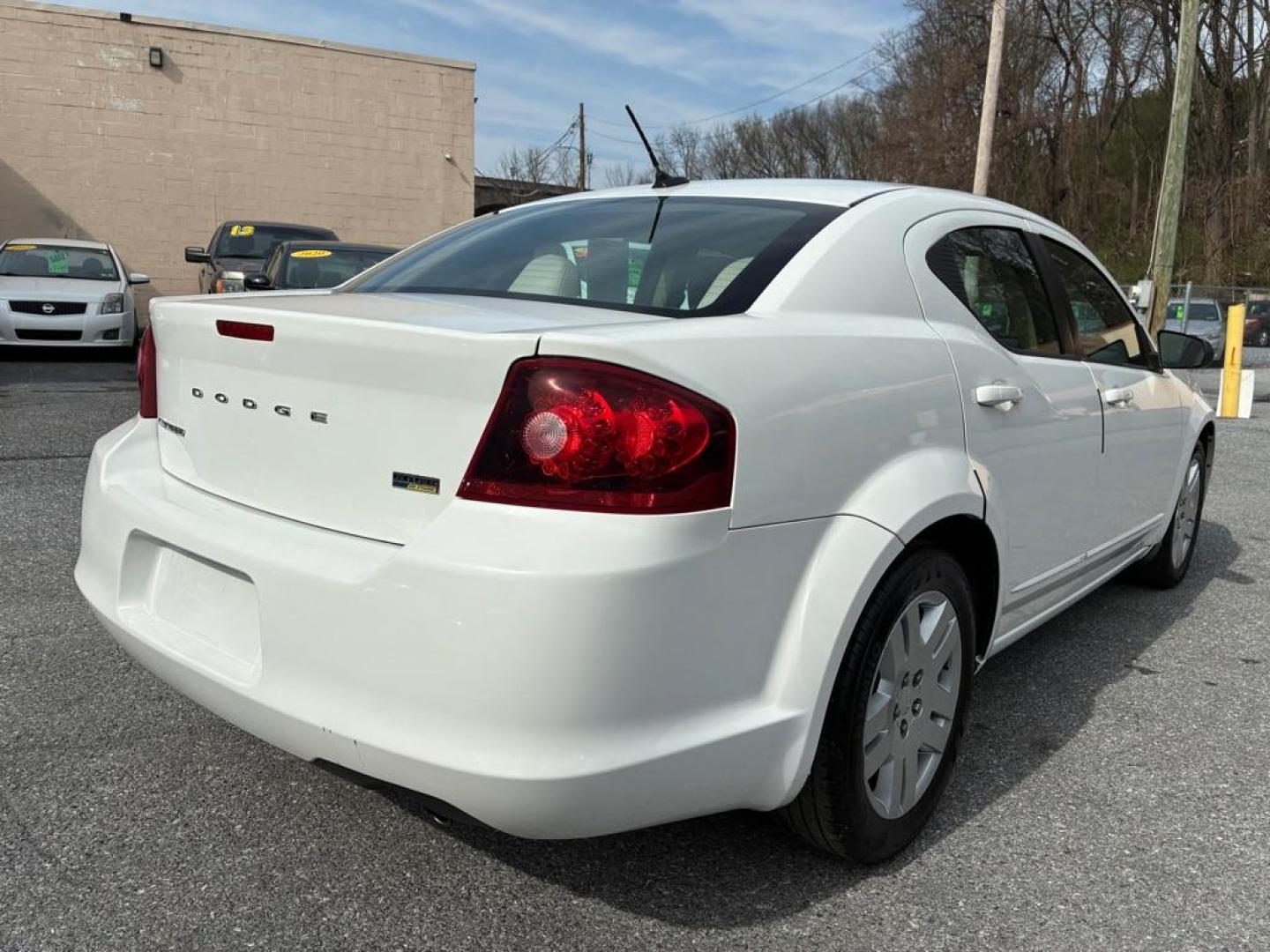 2012 WHITE DODGE AVENGER SE (1C3CDZAG7CN) with an 3.6L engine, Automatic transmission, located at 117 North Cameron Street, Harrisburg, PA, 17101, (717) 963-8962, 40.266762, -76.875259 - WE FINANCE!!! Good Credit/ Challenged Credit/ No Credit - ALL Trade-Ins Welcomed!!! APPLY ONLINE or CALL us TODAY ;) Please call us to discuss your cash and/or financing options. - Photo#4