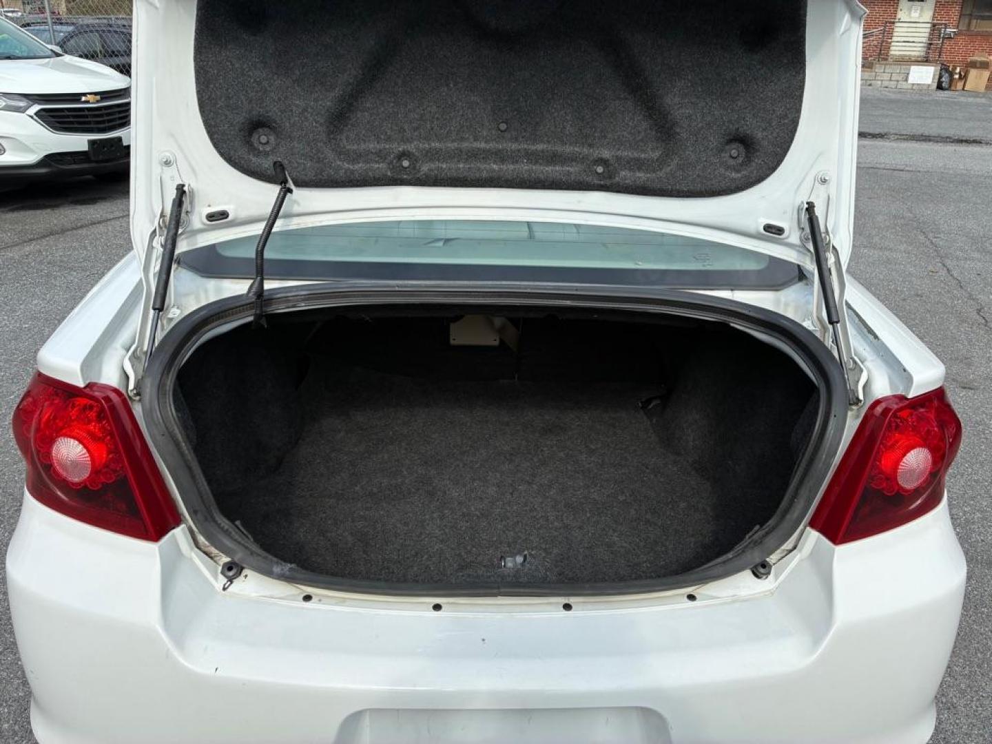 2012 WHITE DODGE AVENGER SE (1C3CDZAG7CN) with an 3.6L engine, Automatic transmission, located at 117 North Cameron Street, Harrisburg, PA, 17101, (717) 963-8962, 40.266762, -76.875259 - WE FINANCE!!! Good Credit/ Challenged Credit/ No Credit - ALL Trade-Ins Welcomed!!! APPLY ONLINE or CALL us TODAY ;) Please call us to discuss your cash and/or financing options. - Photo#10