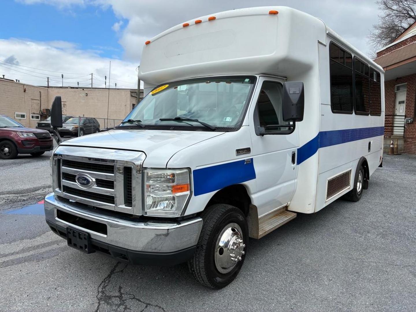 2012 WHITE FORD ECONOLINE E350 SUPER DUTY CUTAWAY VAN (1FDEE3FL7CD) with an 5.4L engine, Automatic transmission, located at 117 North Cameron Street, Harrisburg, PA, 17101, (717) 963-8962, 40.266762, -76.875259 - WE FINANCE!!! Good Credit/ Challenged Credit/ No Credit - ALL Trade-Ins Welcomed!!! APPLY ONLINE or CALL us TODAY ;) Please call us to discuss your cash and/or financing options. - Photo#0