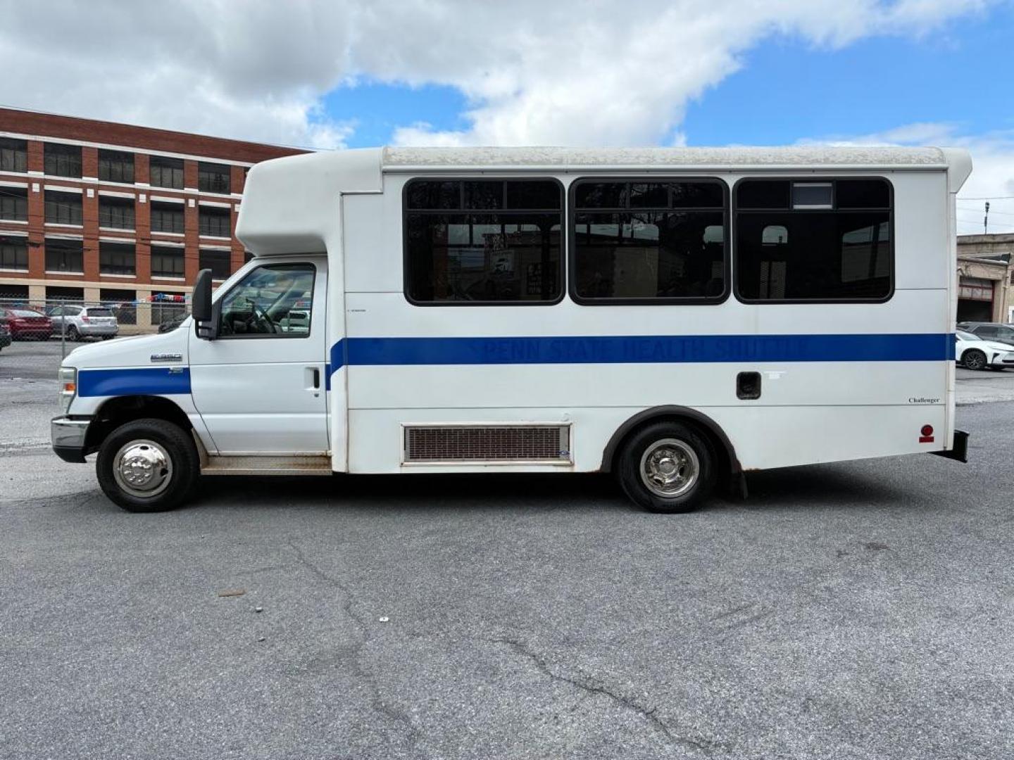 2012 WHITE FORD ECONOLINE E350 SUPER DUTY CUTAWAY VAN (1FDEE3FL7CD) with an 5.4L engine, Automatic transmission, located at 117 North Cameron Street, Harrisburg, PA, 17101, (717) 963-8962, 40.266762, -76.875259 - WE FINANCE!!! Good Credit/ Challenged Credit/ No Credit - ALL Trade-Ins Welcomed!!! APPLY ONLINE or CALL us TODAY ;) Please call us to discuss your cash and/or financing options. - Photo#1