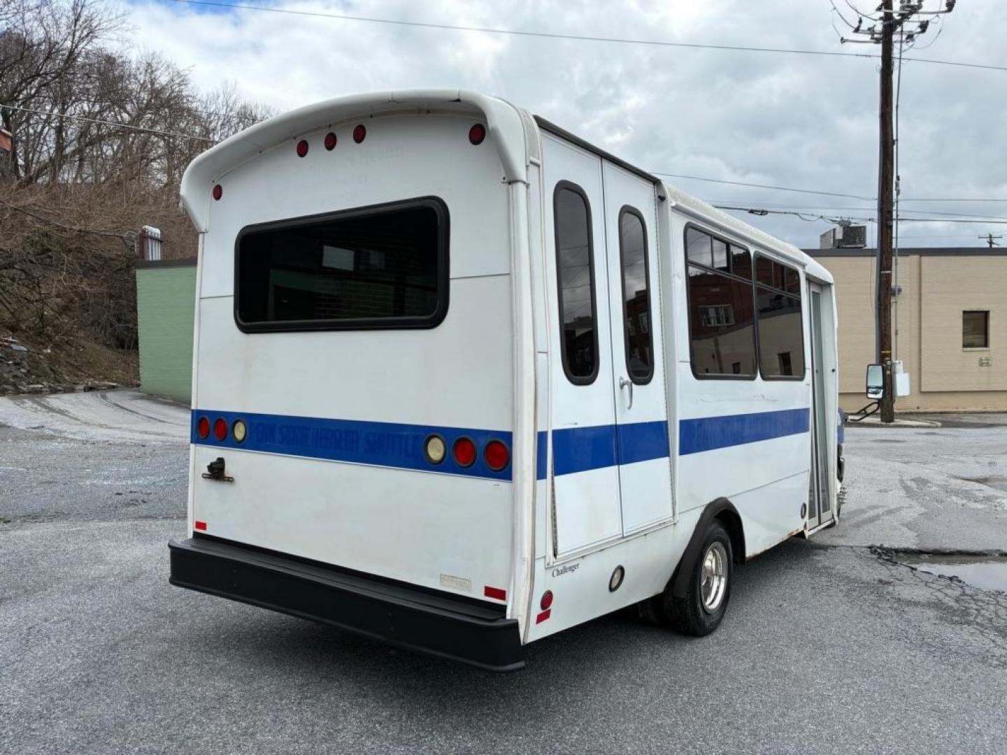 2012 WHITE FORD ECONOLINE E350 SUPER DUTY CUTAWAY VAN (1FDEE3FL7CD) with an 5.4L engine, Automatic transmission, located at 117 North Cameron Street, Harrisburg, PA, 17101, (717) 963-8962, 40.266762, -76.875259 - WE FINANCE!!! Good Credit/ Challenged Credit/ No Credit - ALL Trade-Ins Welcomed!!! APPLY ONLINE or CALL us TODAY ;) Please call us to discuss your cash and/or financing options. - Photo#4