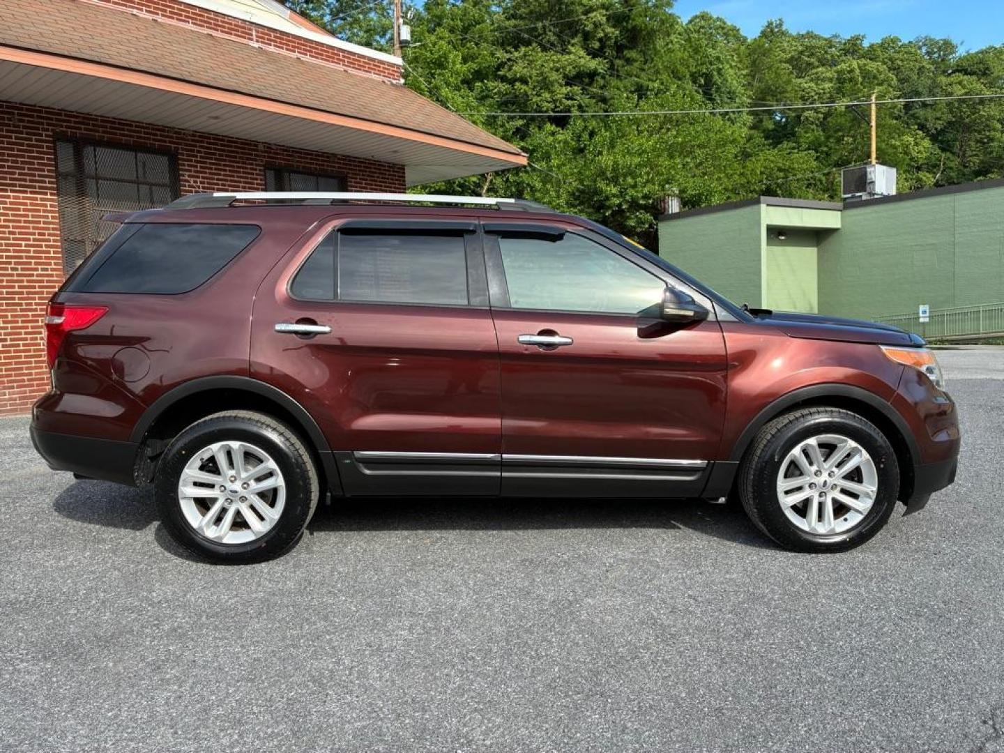 2012 BROWN FORD EXPLORER XLT (1FMHK8D89CG) with an 3.5L engine, Automatic transmission, located at 117 North Cameron Street, Harrisburg, PA, 17101, (717) 963-8962, 40.266762, -76.875259 - WE FINANCE!!! MOST vehicles are available for financing. Good Credit/ Challenged Credit/ No Credit - ALL Trade-Ins Welcomed!!! APPLY ONLINE or CALL us TODAY Please call us to discuss your cash and/or financing options. Thanks for checking our inventory! We're here to help.- Photo#5
