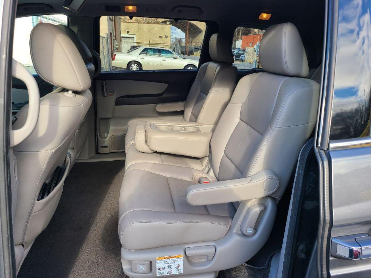 2012 GRAY HONDA ODYSSEY TOURING (5FNRL5H93CB) with an 3.5L engine, Automatic transmission, located at 117 North Cameron Street, Harrisburg, PA, 17101, (717) 963-8962, 40.266762, -76.875259 - WE FINANCE!!! Good Credit/ Bad Credit/ No Credit - ALL Trade-Ins Welcomed!!! ***Guaranteed Credit Approval*** APPLY ONLINE or CALL us TODAY ;) Internet Prices and Marketplace Prices are SPECIAL discounted ***CASH DEALS*** Retail Prices are higher. Please call us to discuss your cash and finan - Photo#17