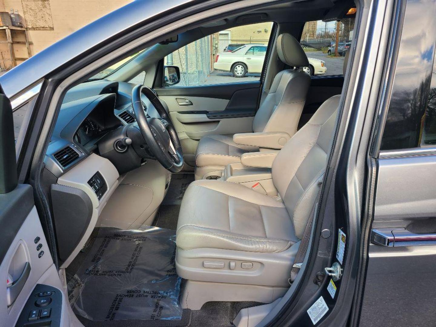 2012 GRAY HONDA ODYSSEY TOURING (5FNRL5H93CB) with an 3.5L engine, Automatic transmission, located at 117 North Cameron Street, Harrisburg, PA, 17101, (717) 963-8962, 40.266762, -76.875259 - WE FINANCE!!! Good Credit/ Bad Credit/ No Credit - ALL Trade-Ins Welcomed!!! ***Guaranteed Credit Approval*** APPLY ONLINE or CALL us TODAY ;) Internet Prices and Marketplace Prices are SPECIAL discounted ***CASH DEALS*** Retail Prices are higher. Please call us to discuss your cash and finan - Photo#18