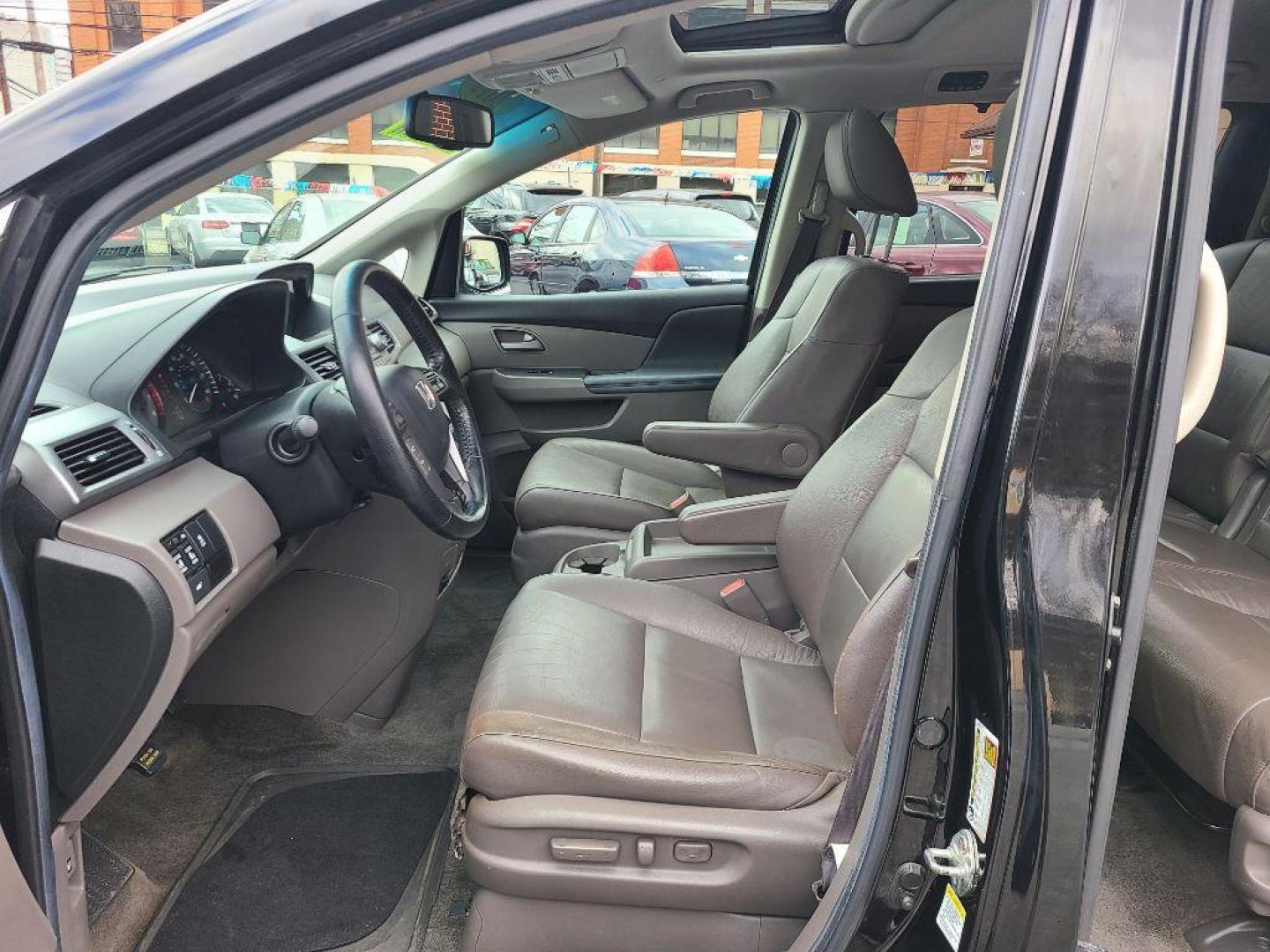 2012 BLACK HONDA ODYSSEY EXL (5FNRL5H61CB) with an 3.5L engine, Automatic transmission, located at 117 North Cameron Street, Harrisburg, PA, 17101, (717) 963-8962, 40.266762, -76.875259 - WE FINANCE!!! Good Credit/ Bad Credit/ No Credit - ALL Trade-Ins Welcomed!!! ***Guaranteed Credit Approval*** APPLY ONLINE or CALL us TODAY ;) Internet Prices and Marketplace Prices are SPECIAL discounted ***CASH DEALS*** Retail Prices are higher. Please call us to discuss your cash and finan - Photo#13