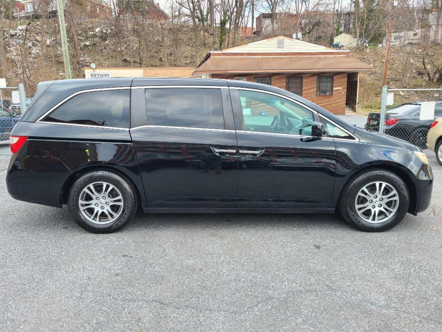 2012 BLACK HONDA ODYSSEY EXL (5FNRL5H61CB) with an 3.5L engine, Automatic transmission, located at 117 North Cameron Street, Harrisburg, PA, 17101, (717) 963-8962, 40.266762, -76.875259 - WE FINANCE!!! Good Credit/ Bad Credit/ No Credit - ALL Trade-Ins Welcomed!!! ***Guaranteed Credit Approval*** APPLY ONLINE or CALL us TODAY ;) Internet Prices and Marketplace Prices are SPECIAL discounted ***CASH DEALS*** Retail Prices are higher. Please call us to discuss your cash and finan - Photo#5