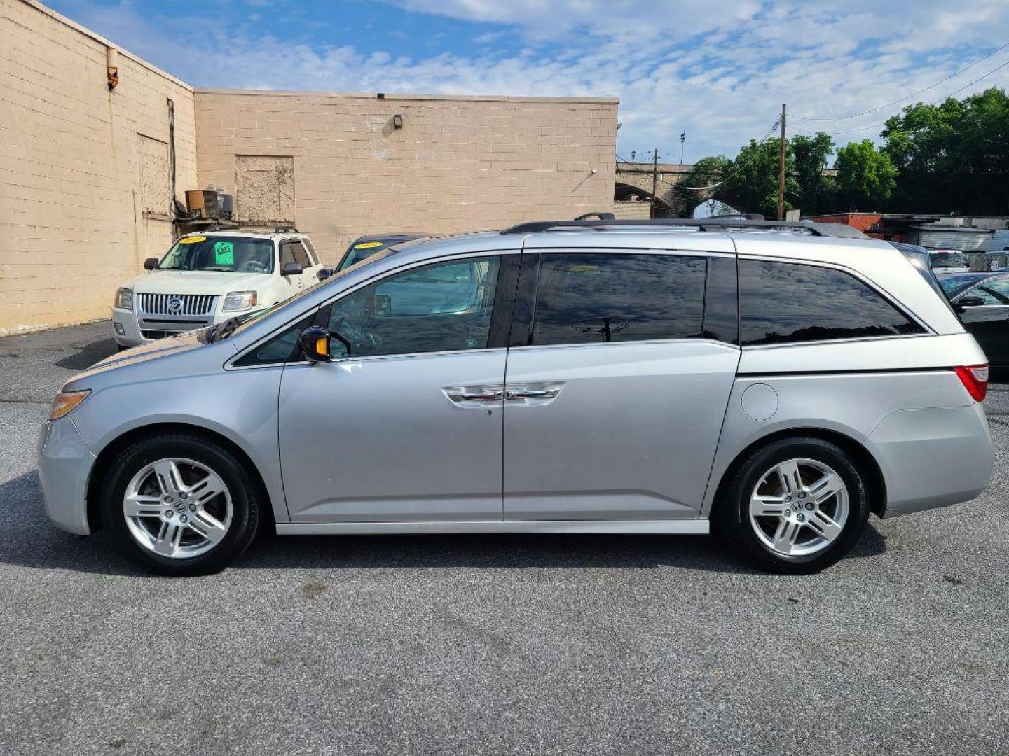 2012 GRAY HONDA ODYSSEY TOURING (5FNRL5H91CB) with an 3.5L engine, Automatic transmission, located at 117 North Cameron Street, Harrisburg, PA, 17101, (717) 963-8962, 40.266762, -76.875259 - WE FINANCE!!! Good Credit/ Bad Credit/ No Credit - ALL Trade-Ins Welcomed!!! ***Guaranteed Credit Approval*** APPLY ONLINE or CALL us TODAY ;) Internet Prices and Marketplace Prices are SPECIAL discounted ***CASH DEALS*** Retail Prices are higher. Please call us to discuss your cash and finan - Photo#1