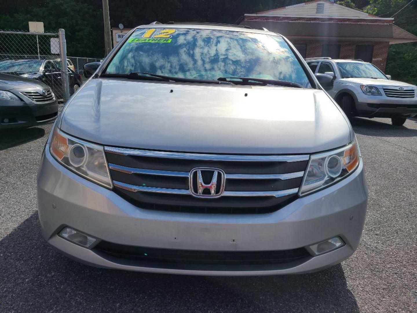 2012 GRAY HONDA ODYSSEY TOURING (5FNRL5H91CB) with an 3.5L engine, Automatic transmission, located at 117 North Cameron Street, Harrisburg, PA, 17101, (717) 963-8962, 40.266762, -76.875259 - WE FINANCE!!! Good Credit/ Bad Credit/ No Credit - ALL Trade-Ins Welcomed!!! ***Guaranteed Credit Approval*** APPLY ONLINE or CALL us TODAY ;) Internet Prices and Marketplace Prices are SPECIAL discounted ***CASH DEALS*** Retail Prices are higher. Please call us to discuss your cash and finan - Photo#4