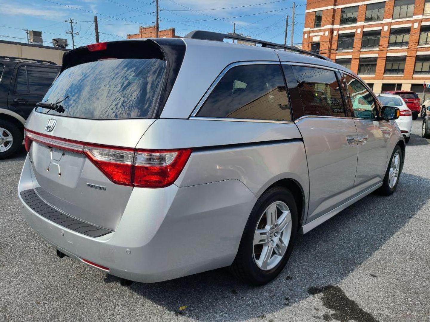 2012 GRAY HONDA ODYSSEY TOURING (5FNRL5H91CB) with an 3.5L engine, Automatic transmission, located at 117 North Cameron Street, Harrisburg, PA, 17101, (717) 963-8962, 40.266762, -76.875259 - WE FINANCE!!! Good Credit/ Bad Credit/ No Credit - ALL Trade-Ins Welcomed!!! ***Guaranteed Credit Approval*** APPLY ONLINE or CALL us TODAY ;) Internet Prices and Marketplace Prices are SPECIAL discounted ***CASH DEALS*** Retail Prices are higher. Please call us to discuss your cash and finan - Photo#5