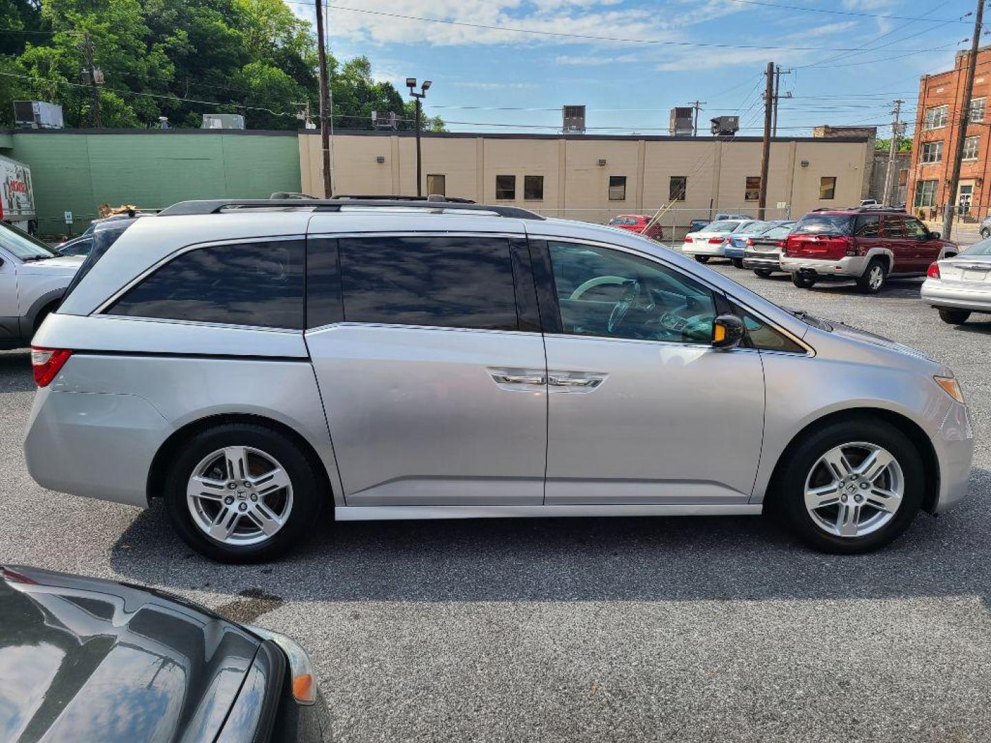 2012 GRAY HONDA ODYSSEY TOURING (5FNRL5H91CB) with an 3.5L engine, Automatic transmission, located at 117 North Cameron Street, Harrisburg, PA, 17101, (717) 963-8962, 40.266762, -76.875259 - WE FINANCE!!! Good Credit/ Bad Credit/ No Credit - ALL Trade-Ins Welcomed!!! ***Guaranteed Credit Approval*** APPLY ONLINE or CALL us TODAY ;) Internet Prices and Marketplace Prices are SPECIAL discounted ***CASH DEALS*** Retail Prices are higher. Please call us to discuss your cash and finan - Photo#6