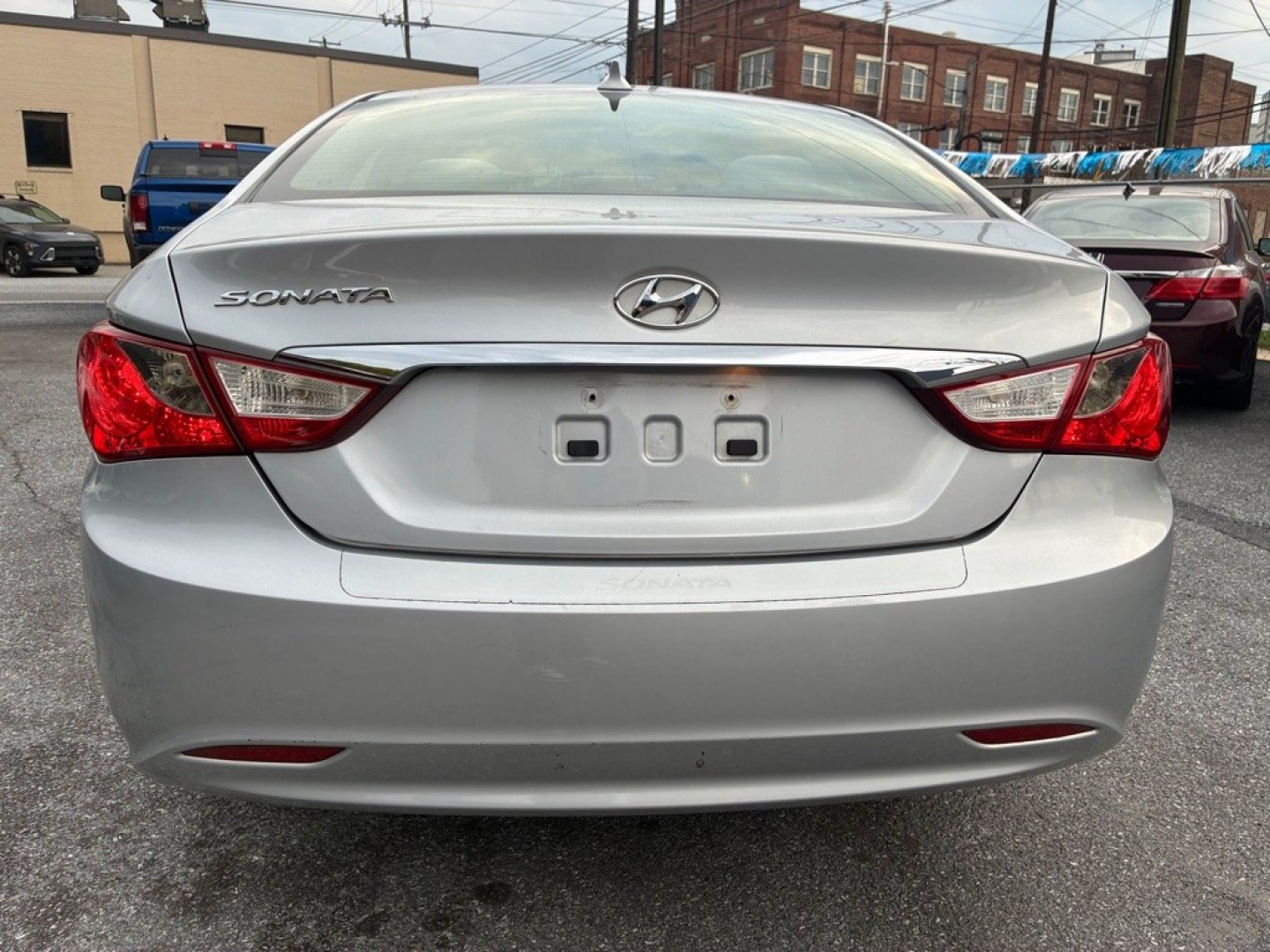 2012 SILVER HYUNDAI SONATA GLS (5NPEB4AC1CH) with an 2.4L engine, Automatic transmission, located at 117 North Cameron Street, Harrisburg, PA, 17101, (717) 963-8962, 40.266762, -76.875259 - WE FINANCE!!! MOST vehicles are available for financing. Good Credit/ Challenged Credit/ No Credit - ALL Trade-Ins Welcomed!!! APPLY ONLINE or CALL us TODAY Please call us to discuss your cash and/or financing options. Thanks for checking our inventory! We're here to help.- Photo#3