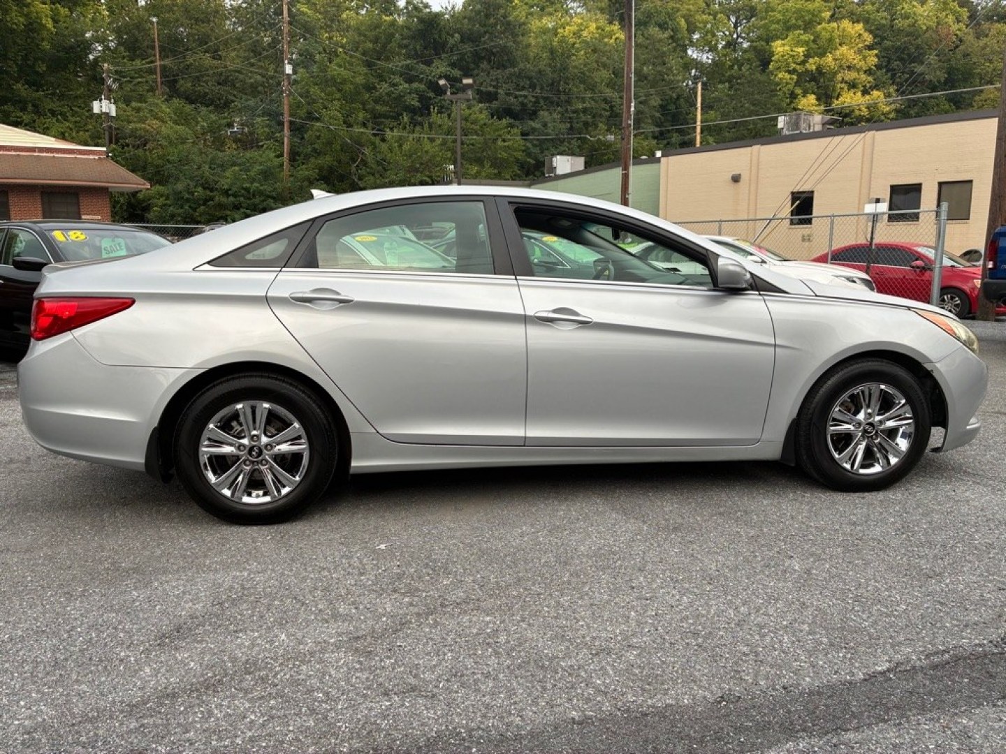 2012 SILVER HYUNDAI SONATA GLS (5NPEB4AC1CH) with an 2.4L engine, Automatic transmission, located at 117 North Cameron Street, Harrisburg, PA, 17101, (717) 963-8962, 40.266762, -76.875259 - WE FINANCE!!! MOST vehicles are available for financing. Good Credit/ Challenged Credit/ No Credit - ALL Trade-Ins Welcomed!!! APPLY ONLINE or CALL us TODAY Please call us to discuss your cash and/or financing options. Thanks for checking our inventory! We're here to help.- Photo#5