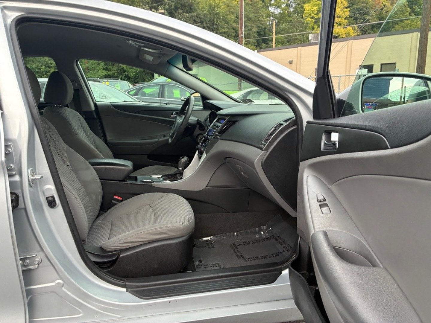 2012 SILVER HYUNDAI SONATA GLS (5NPEB4AC1CH) with an 2.4L engine, Automatic transmission, located at 117 North Cameron Street, Harrisburg, PA, 17101, (717) 963-8962, 40.266762, -76.875259 - WE FINANCE!!! MOST vehicles are available for financing. Good Credit/ Challenged Credit/ No Credit - ALL Trade-Ins Welcomed!!! APPLY ONLINE or CALL us TODAY Please call us to discuss your cash and/or financing options. Thanks for checking our inventory! We're here to help.- Photo#8