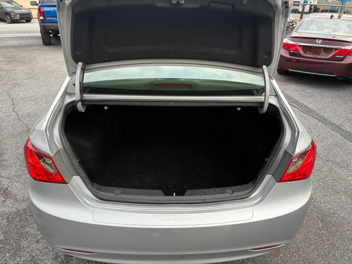 2012 SILVER HYUNDAI SONATA GLS (5NPEB4AC1CH) with an 2.4L engine, Automatic transmission, located at 117 North Cameron Street, Harrisburg, PA, 17101, (717) 963-8962, 40.266762, -76.875259 - WE FINANCE!!! MOST vehicles are available for financing. Good Credit/ Challenged Credit/ No Credit - ALL Trade-Ins Welcomed!!! APPLY ONLINE or CALL us TODAY Please call us to discuss your cash and/or financing options. Thanks for checking our inventory! We're here to help.- Photo#10